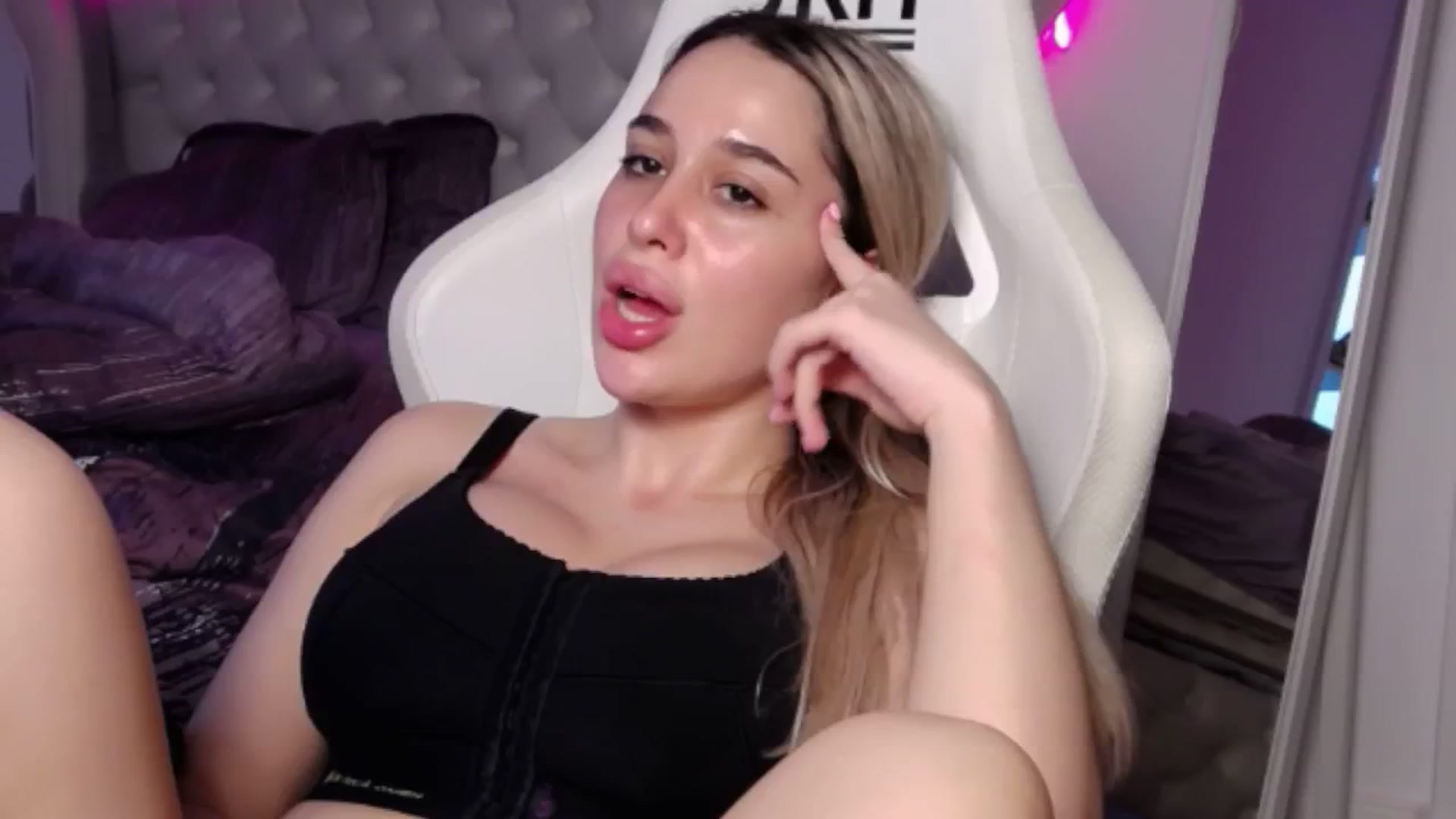 Gallery image thumbnail from LexxySelena's myfreecams stream on, 06/24/2025, 23:33 image 4 of 20
