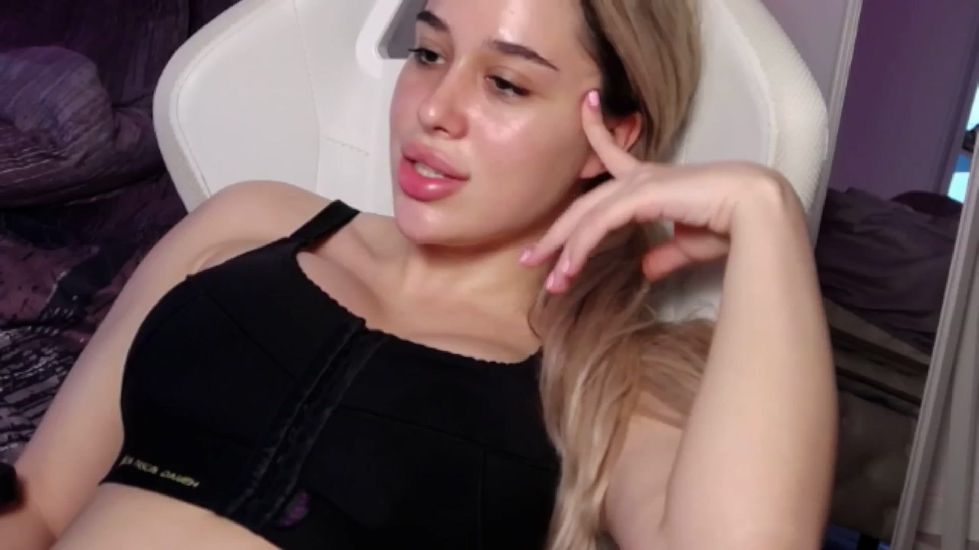 Gallery image thumbnail from LexxySelena's myfreecams stream on, 06/24/2025, 23:33 image 13 of 20