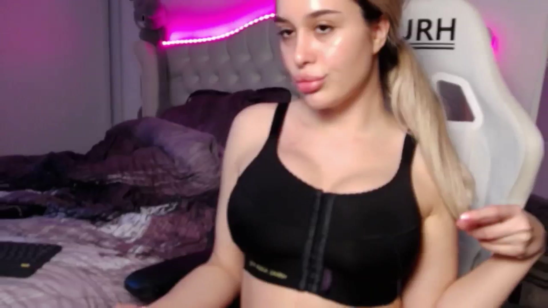Gallery image thumbnail from LexxySelena's myfreecams stream on, 06/24/2025, 23:33 image 18 of 20
