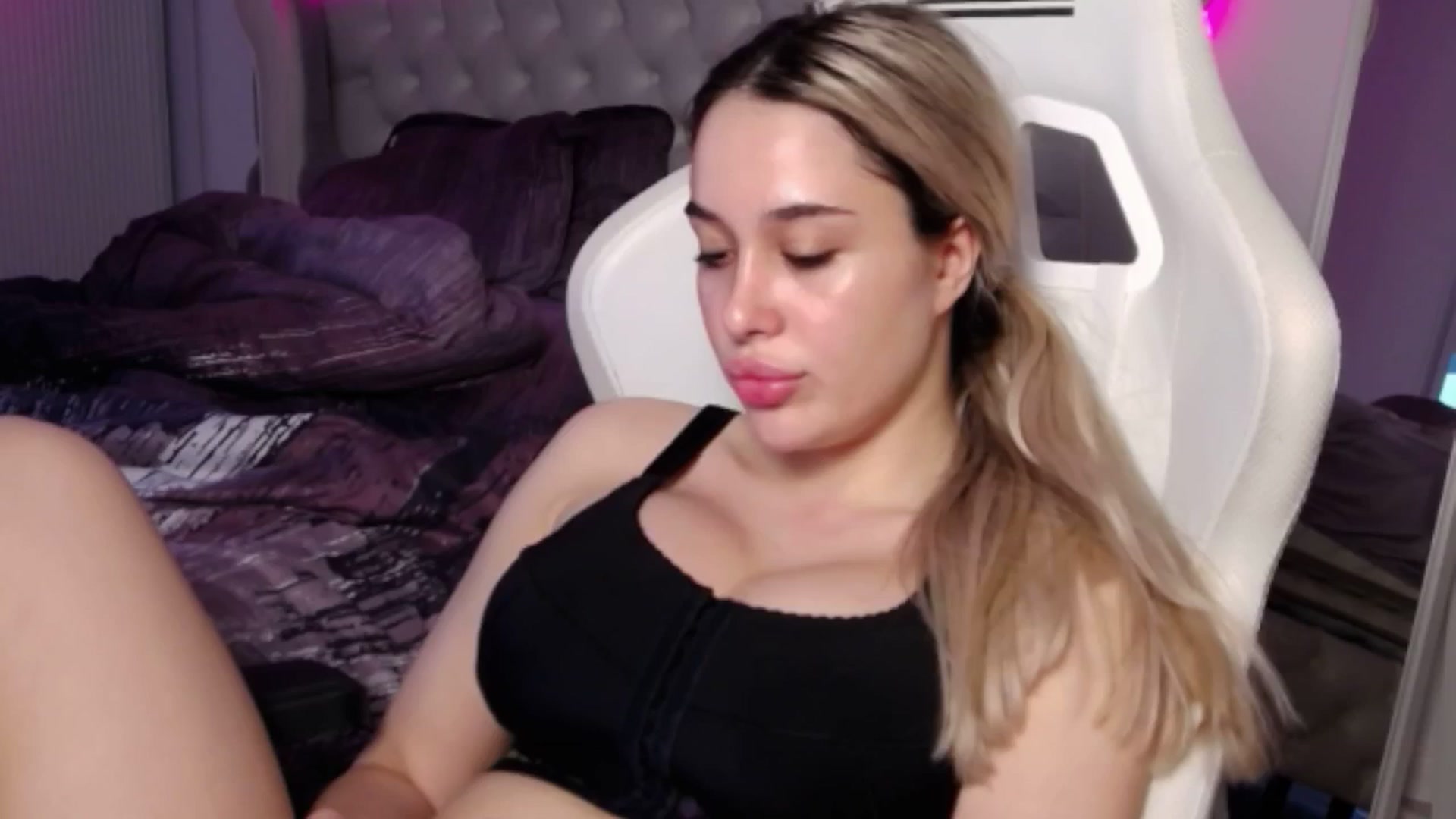 Gallery image thumbnail from LexxySelena's myfreecams stream on, 06/24/2025, 23:33 image 10 of 20