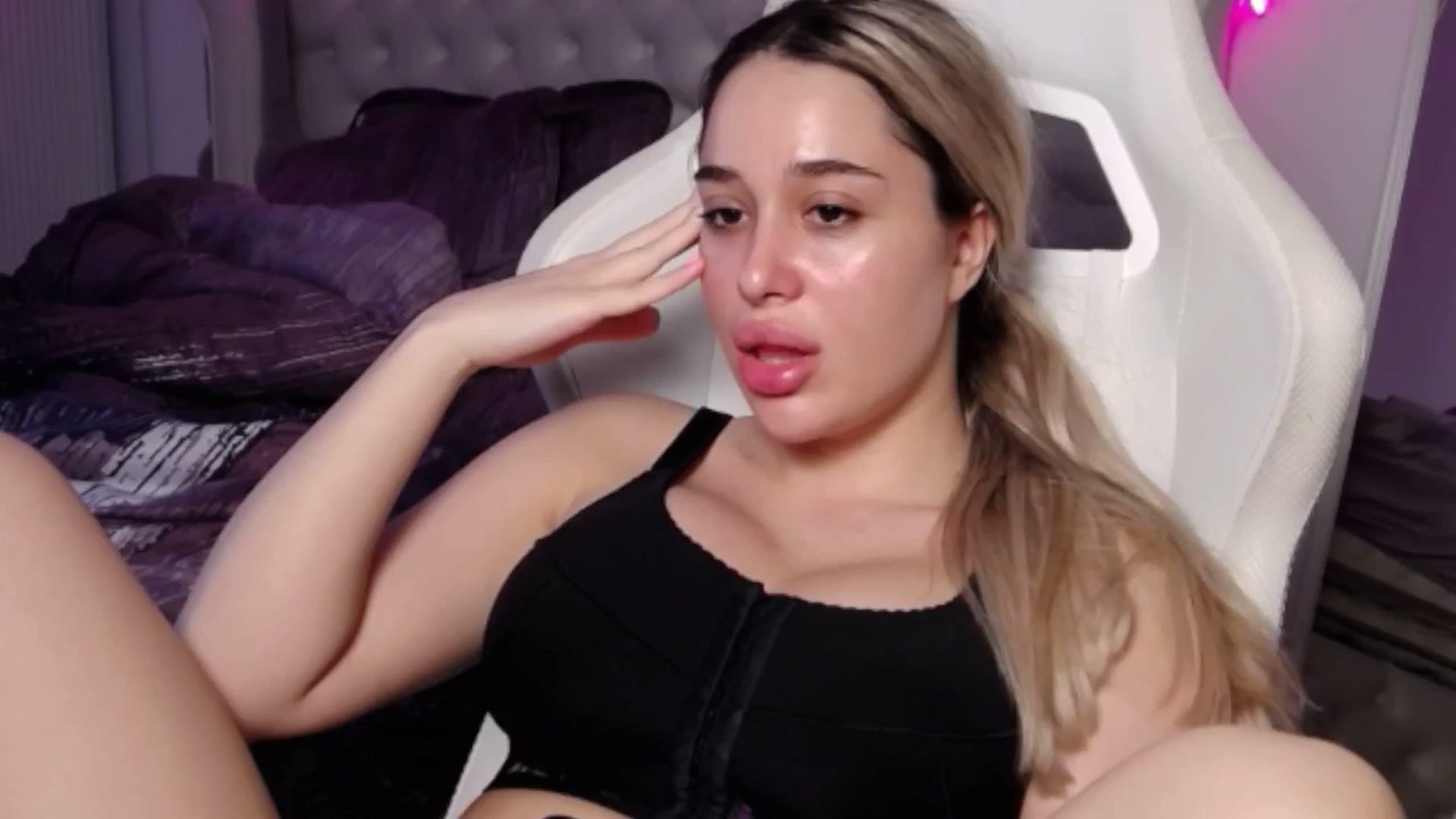Gallery image thumbnail from LexxySelena's myfreecams stream on, 06/24/2025, 23:33 image 12 of 20