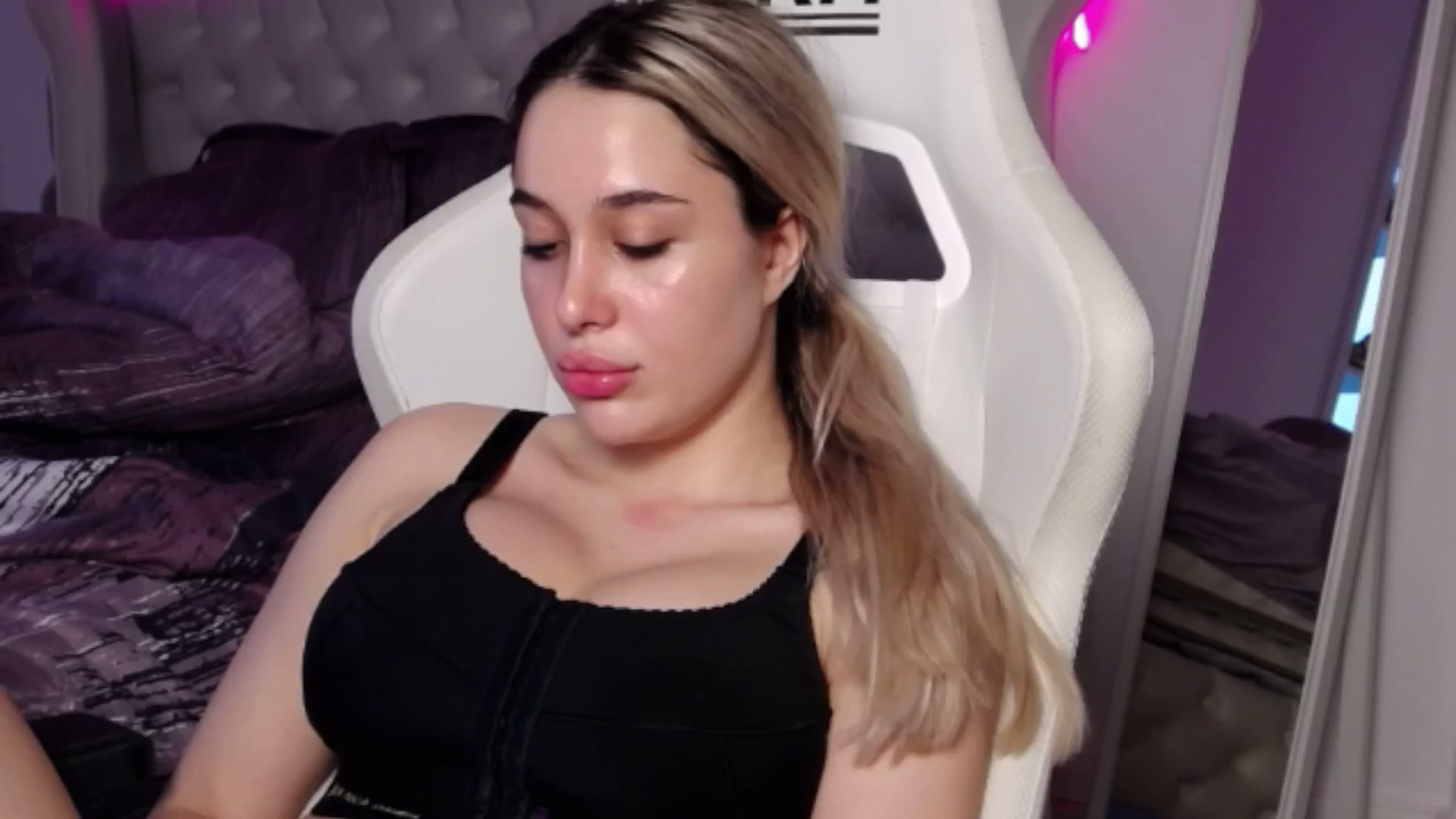 Gallery image thumbnail from LexxySelena's myfreecams stream on, 06/24/2025, 23:33 image 2 of 20
