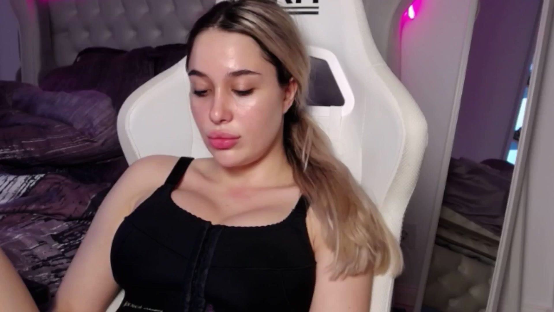 Gallery image thumbnail from LexxySelena's myfreecams stream on, 06/24/2025, 23:33 image 1 of 20