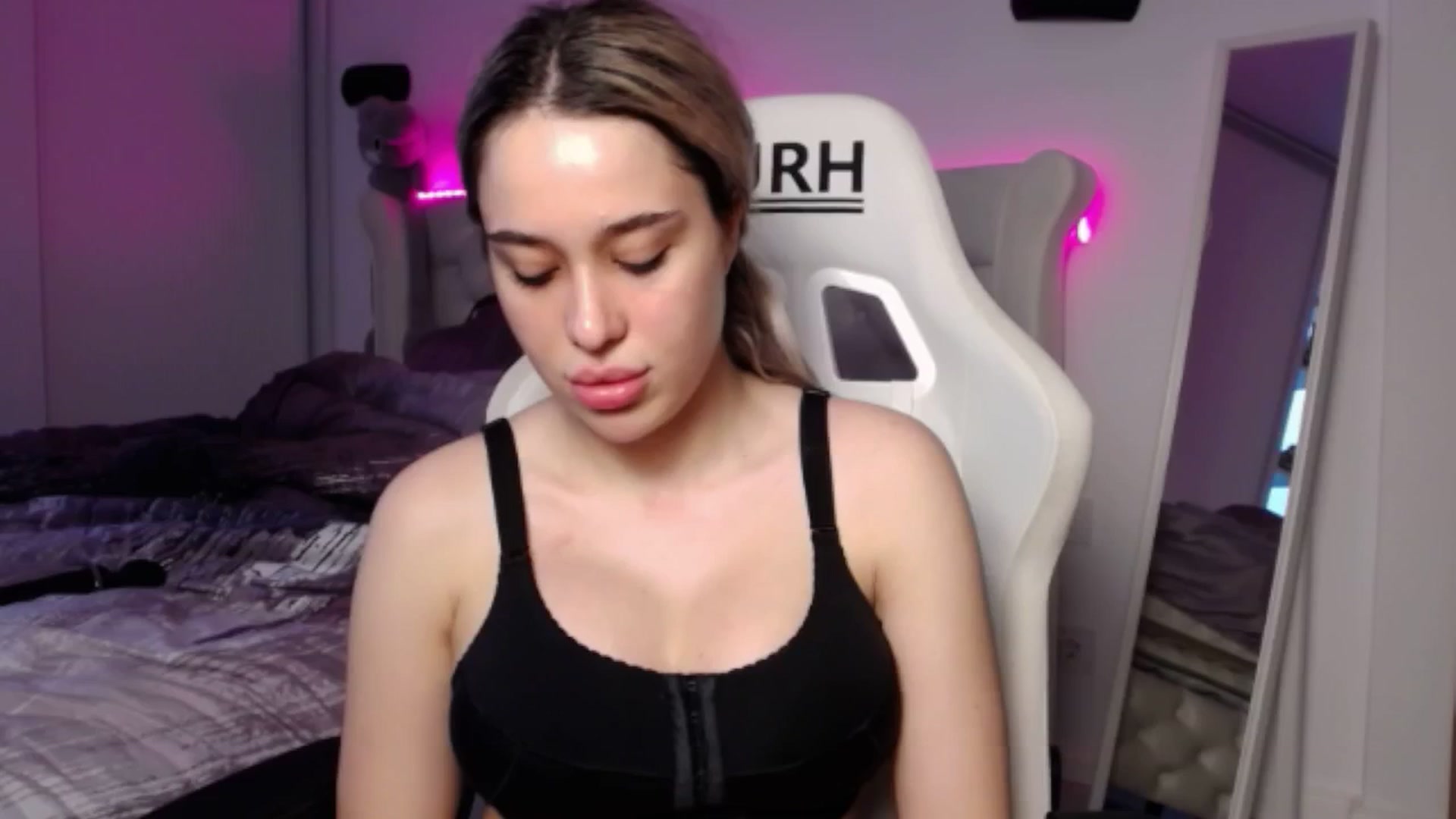Gallery image thumbnail from LexxySelena's myfreecams stream on, 06/24/2025, 23:33 image 8 of 20