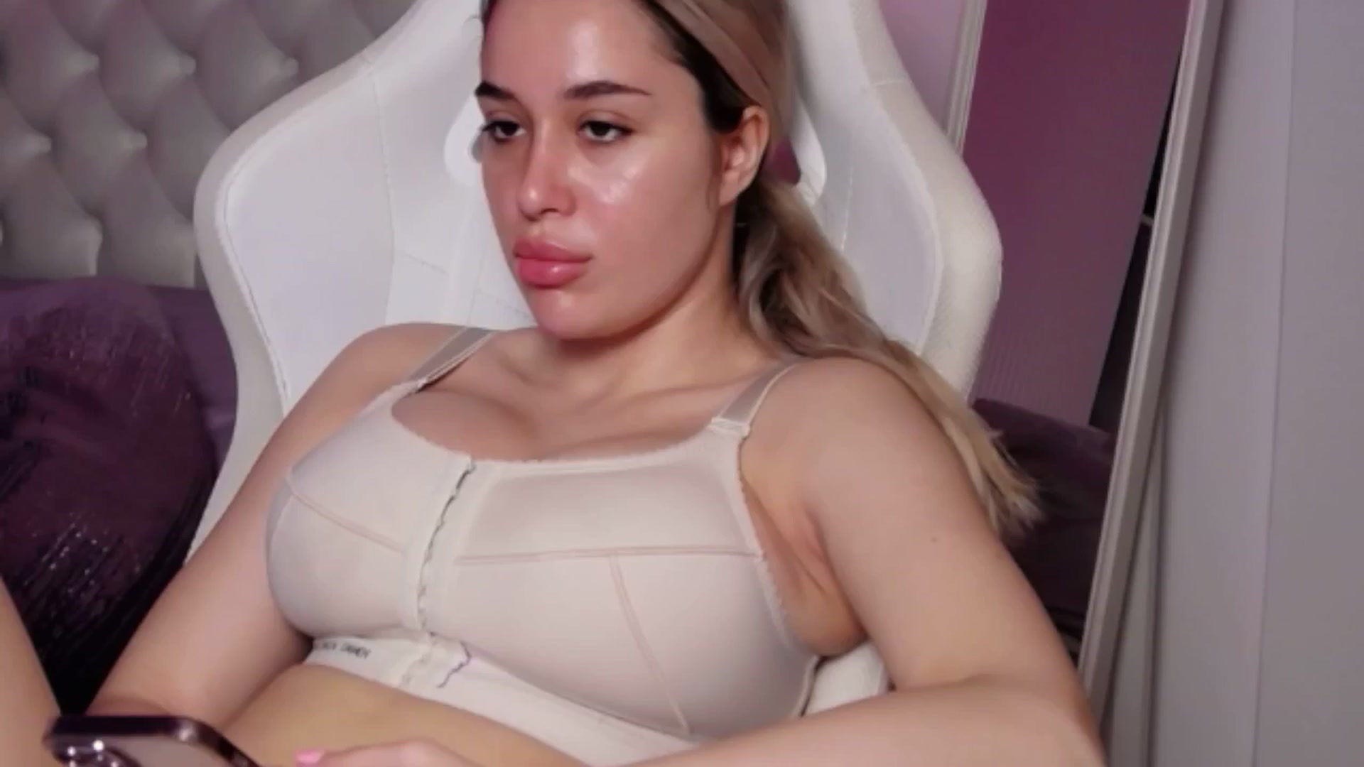 Gallery image thumbnail from LexxySelena's myfreecams stream on, 06/26/2025, 03:41 image 17 of 20