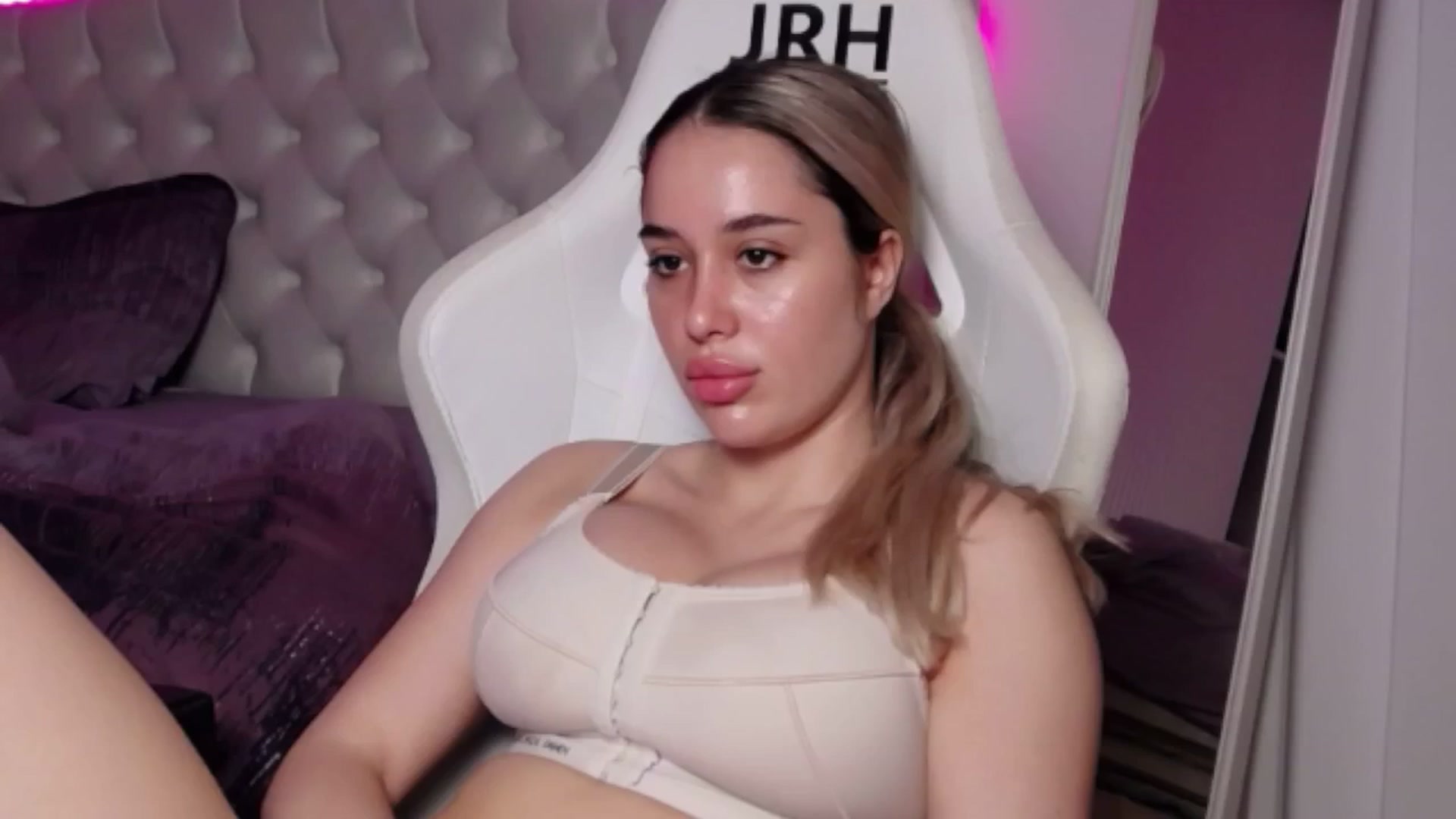 Gallery image thumbnail from LexxySelena's myfreecams stream on, 06/26/2025, 03:41 image 16 of 20