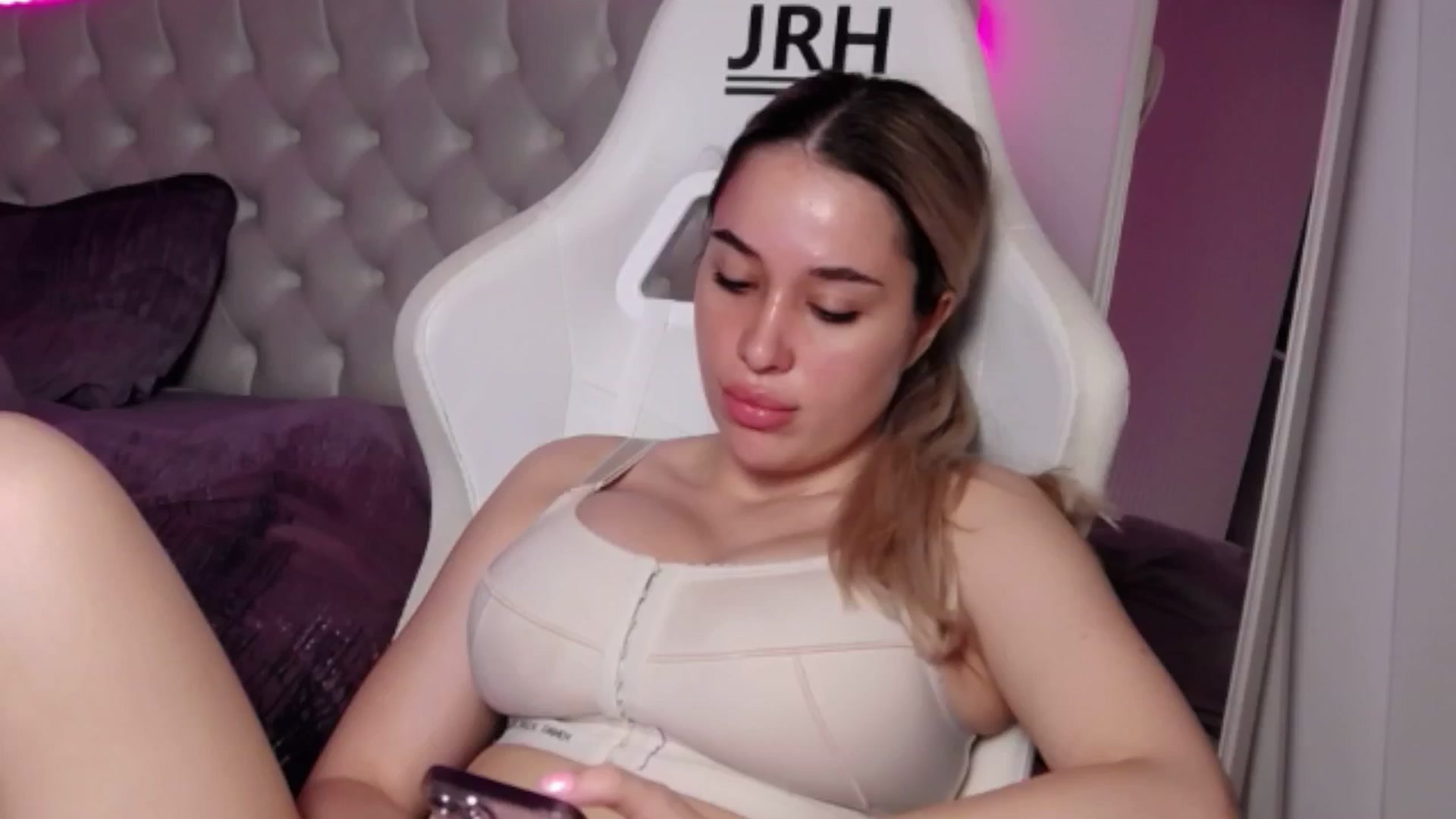 Gallery image thumbnail from LexxySelena's myfreecams stream on, 06/26/2025, 03:41 image 15 of 20