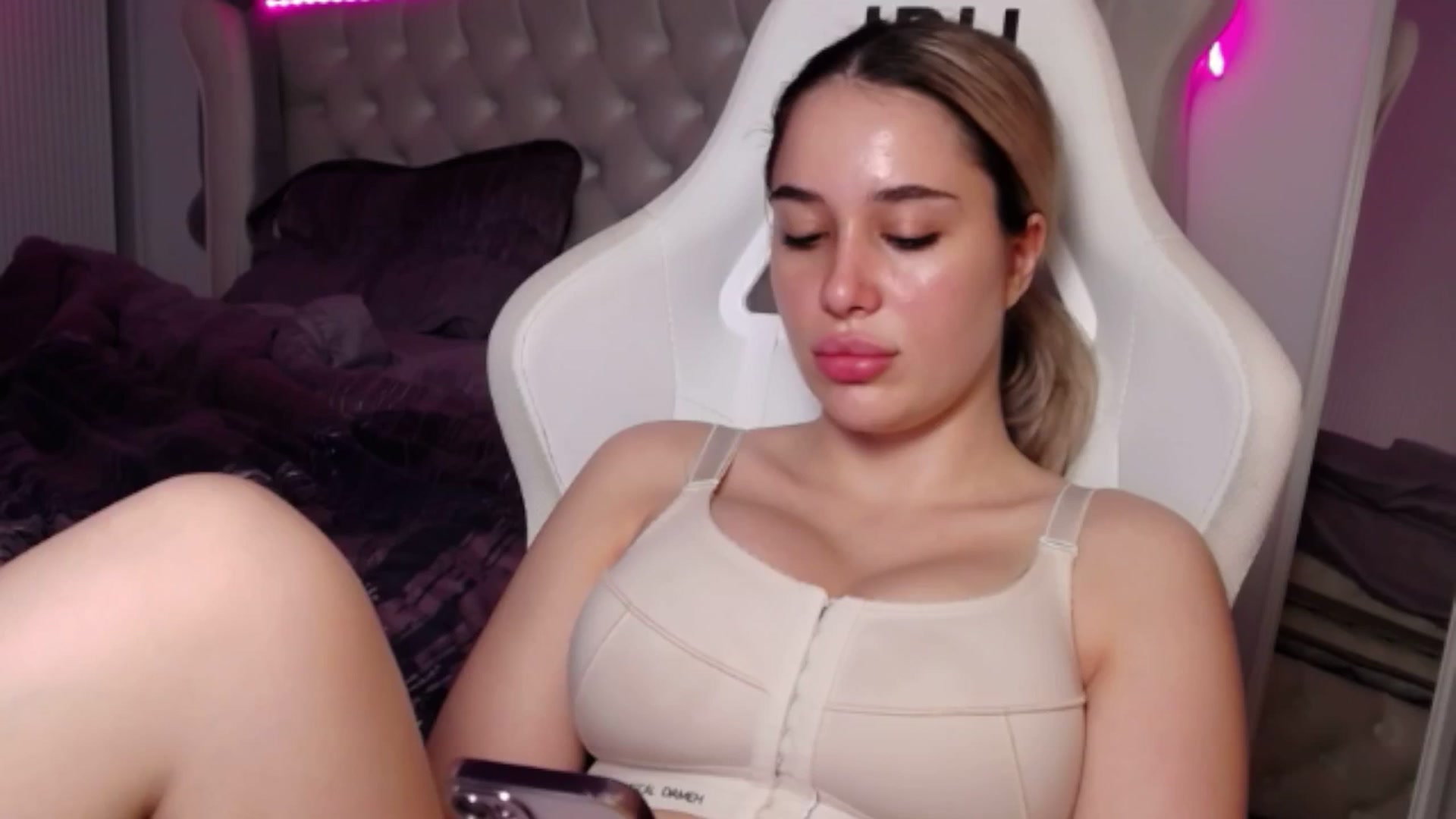 Gallery image thumbnail from LexxySelena's myfreecams stream on, 06/26/2025, 06:30 image 14 of 20