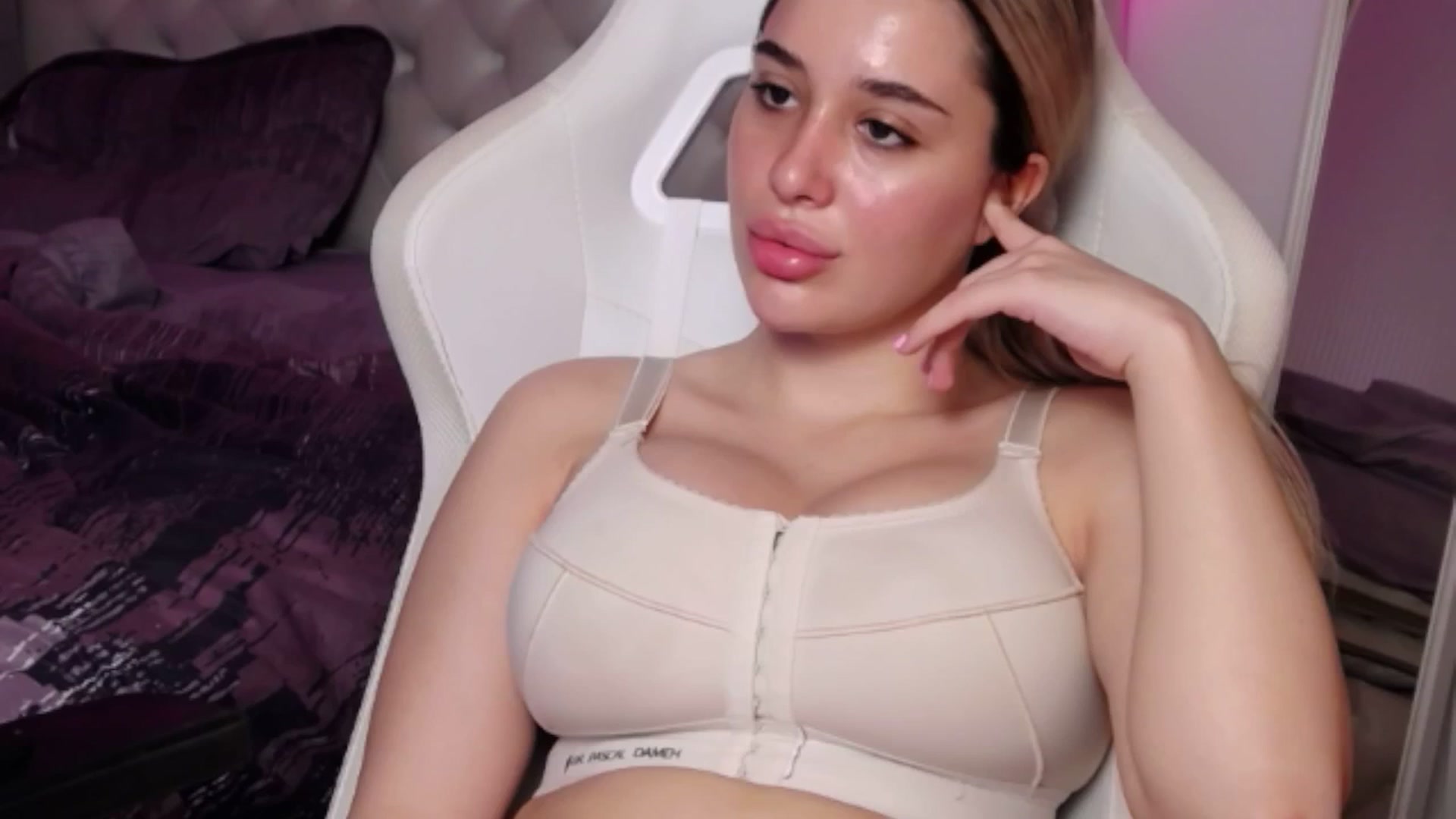 Gallery image thumbnail from LexxySelena's myfreecams stream on, 06/26/2025, 06:30 image 9 of 20