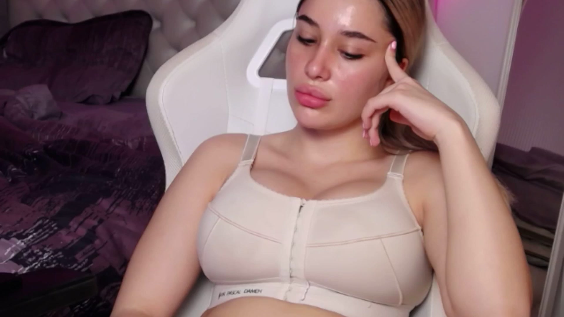 Gallery image thumbnail from LexxySelena's myfreecams stream on, 06/26/2025, 06:30 image 6 of 20