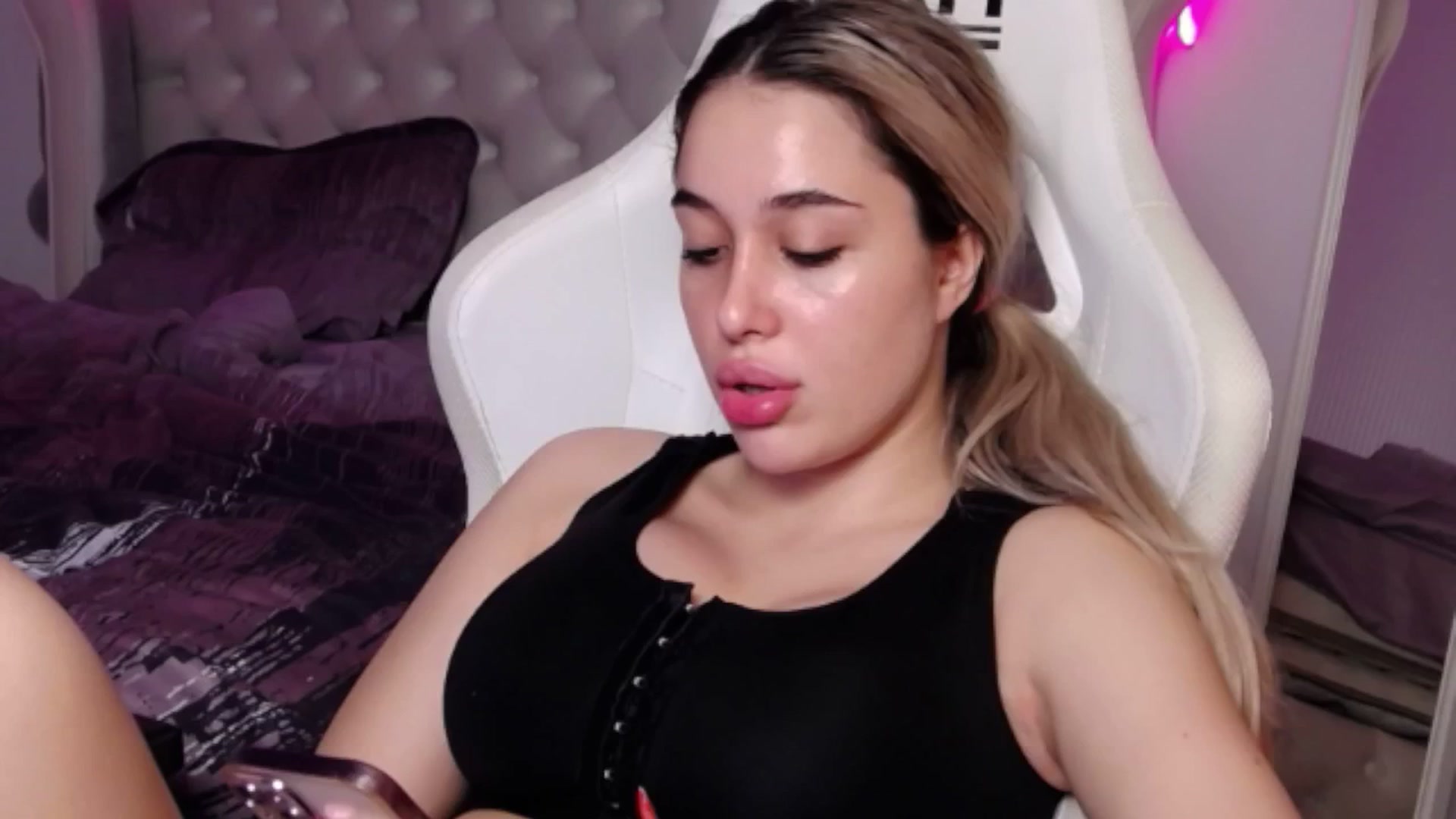 Gallery image thumbnail from LexxySelena's myfreecams stream on, 06/26/2025, 11:03 image 19 of 20