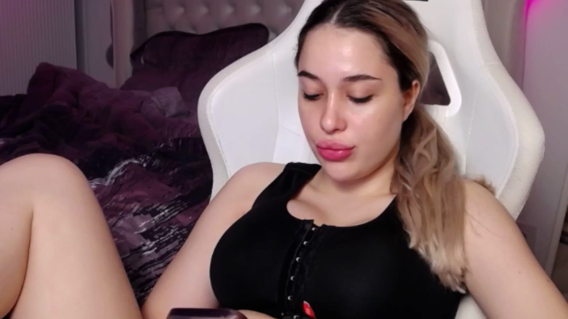 Gallery image thumbnail from LexxySelena's myfreecams stream on, 06/26/2025, 11:03 image 1 of 20