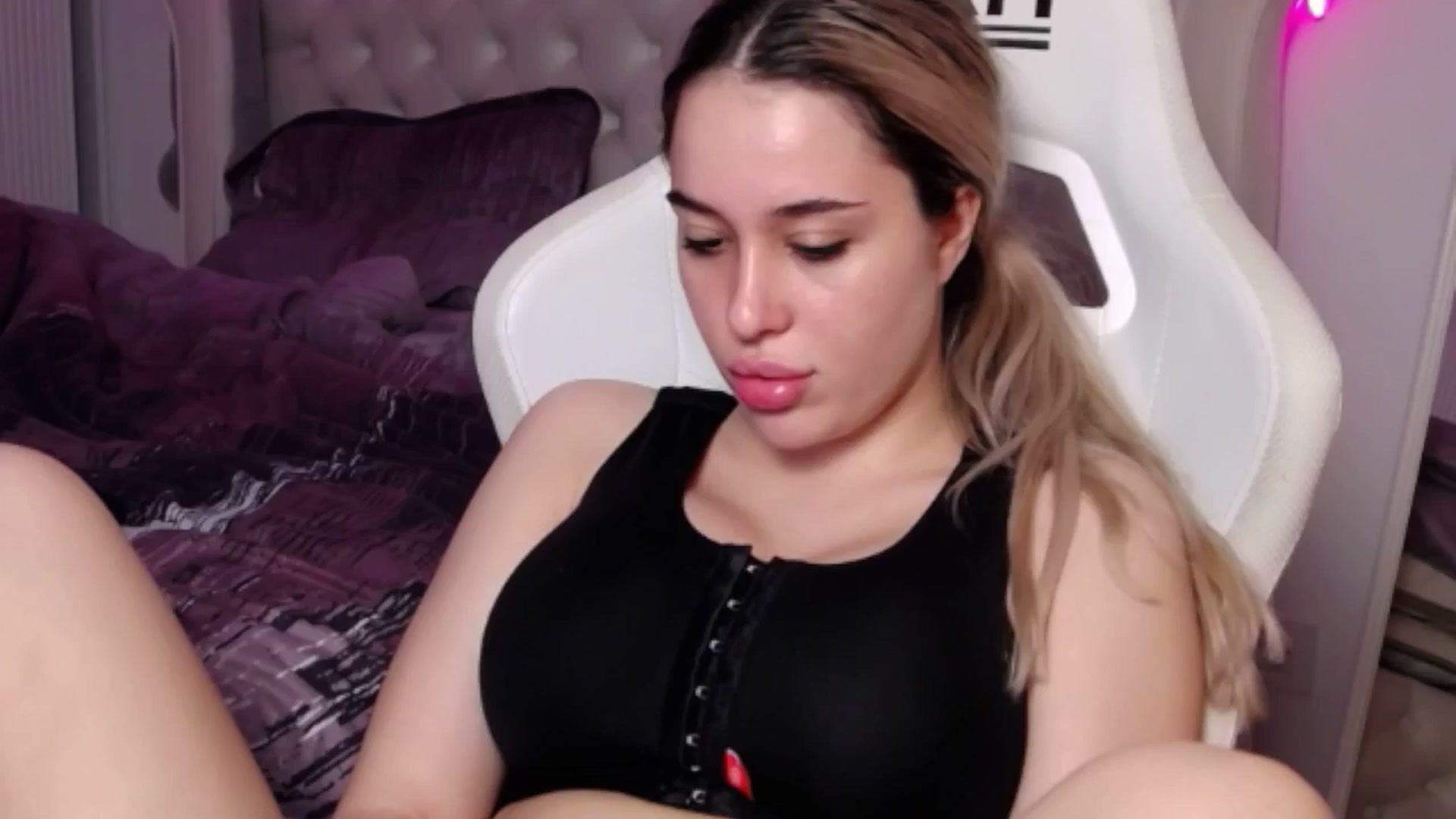 Gallery image thumbnail from LexxySelena's myfreecams stream on, 06/26/2025, 11:03 image 13 of 20