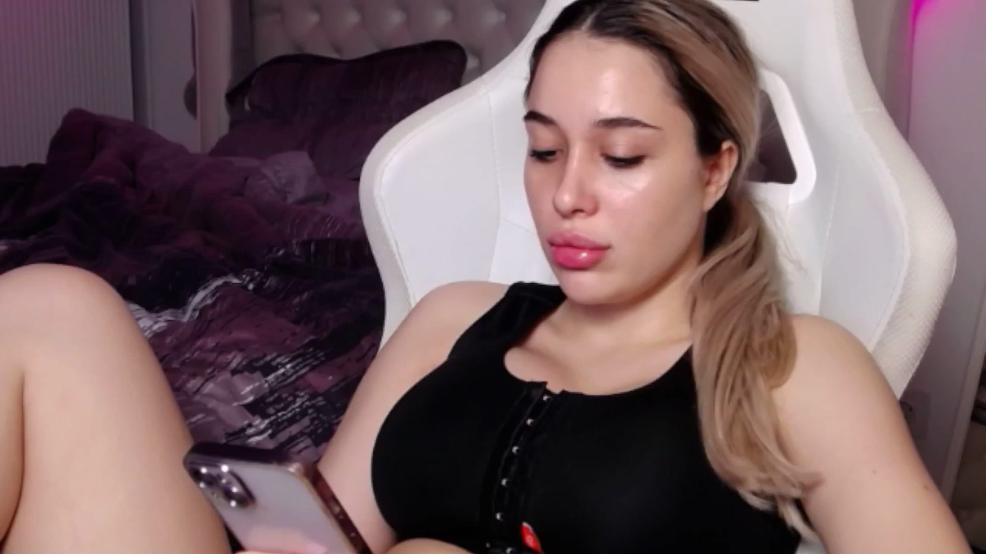 Gallery image thumbnail from LexxySelena's myfreecams stream on, 06/26/2025, 11:03 image 3 of 20