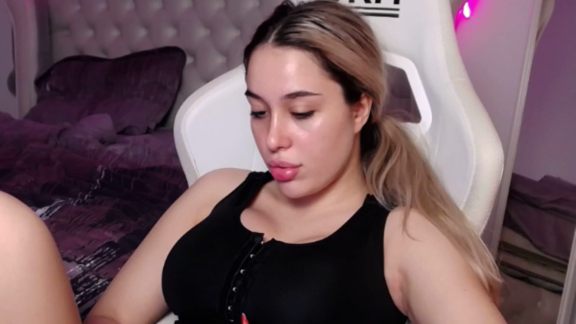 Gallery image thumbnail from LexxySelena's myfreecams stream on, 06/26/2025, 11:03 image 20 of 20