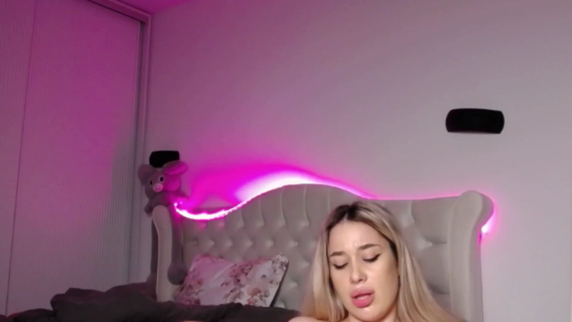 Gallery image thumbnail from LexxySelena's myfreecams stream on, 06/29/2025, 24:16 image 3 of 20