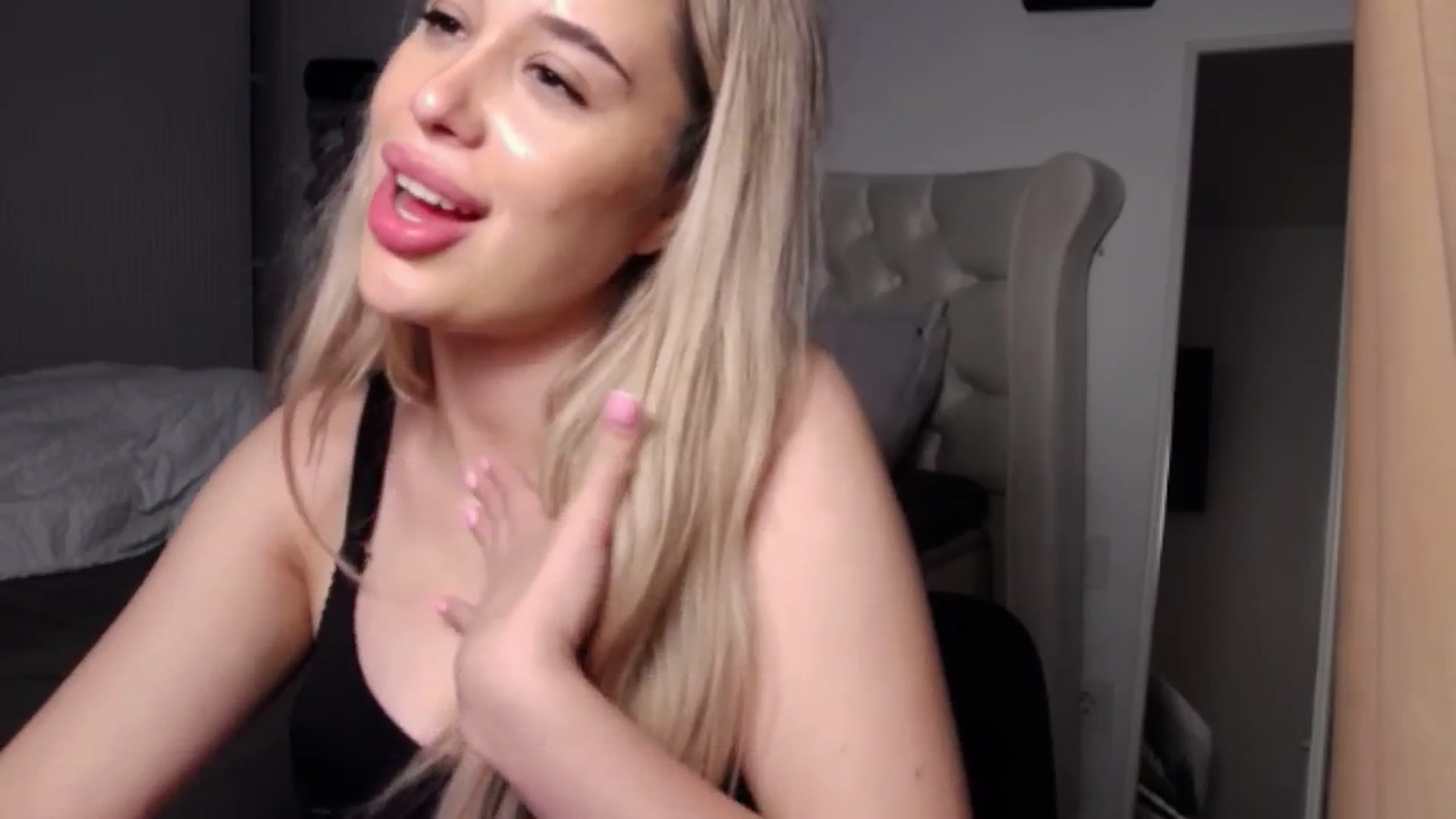 Gallery image thumbnail from LexxySelena's myfreecams stream on, 07/02/2025, 18:05 image 16 of 20