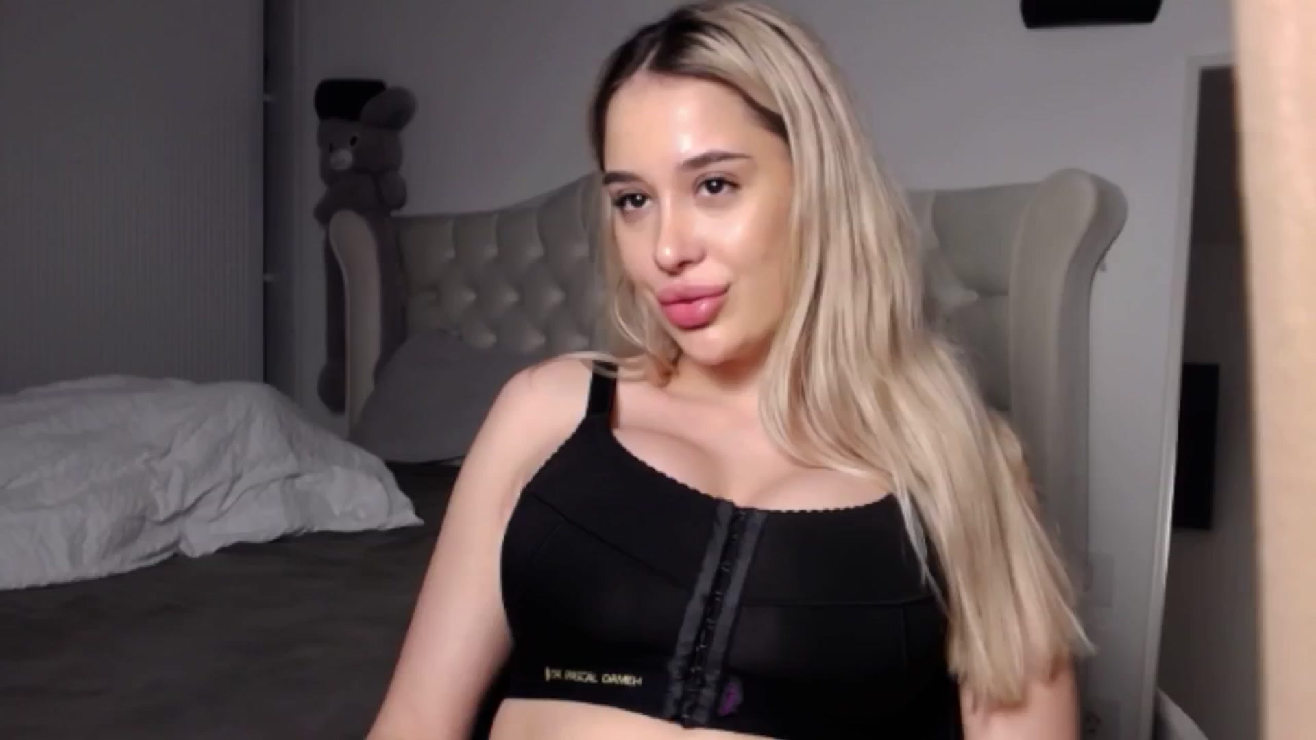 Gallery image thumbnail from LexxySelena's myfreecams stream on, 07/02/2025, 19:02 image 15 of 20