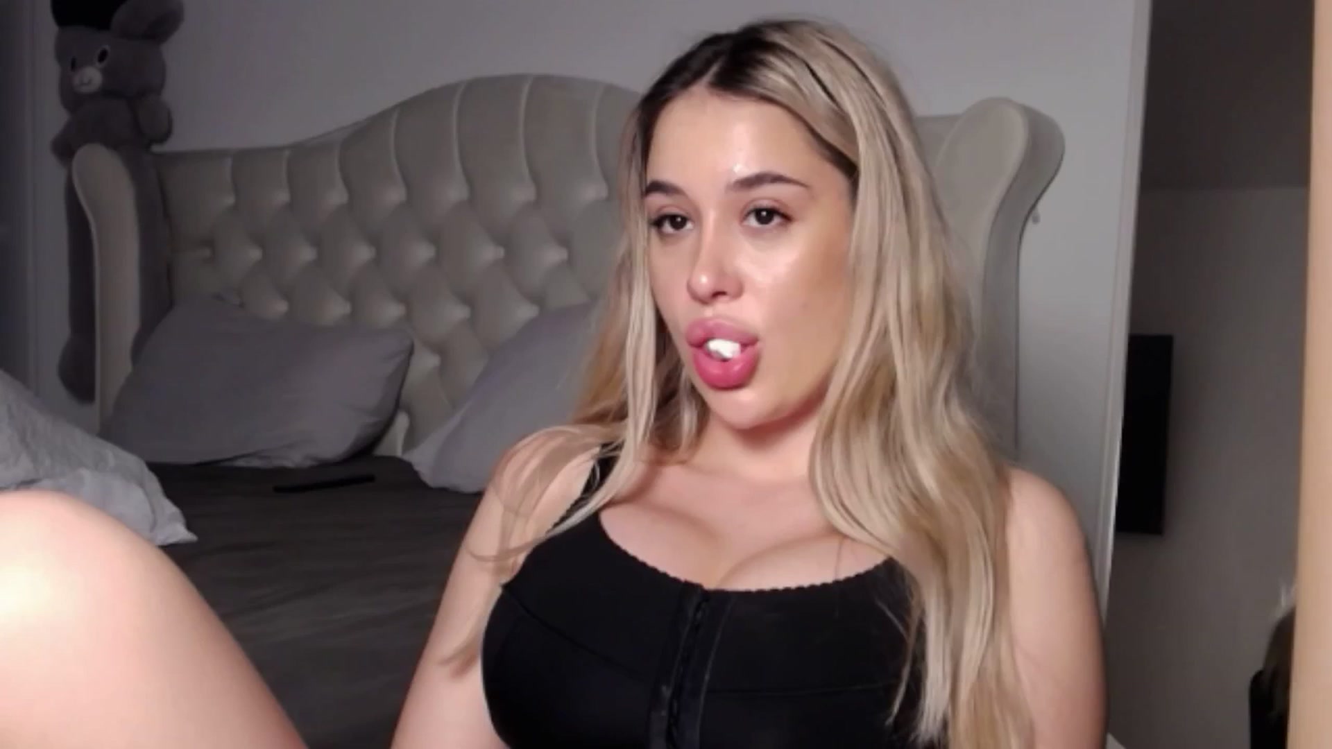 Gallery image thumbnail from LexxySelena's myfreecams stream on, 07/02/2025, 19:02 image 3 of 20