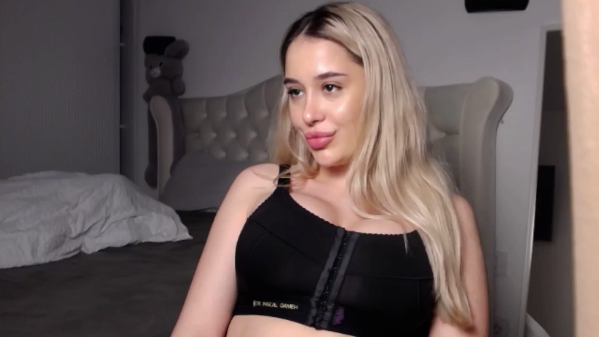 Gallery image thumbnail from LexxySelena's myfreecams stream on, 07/02/2025, 19:02 image 16 of 20