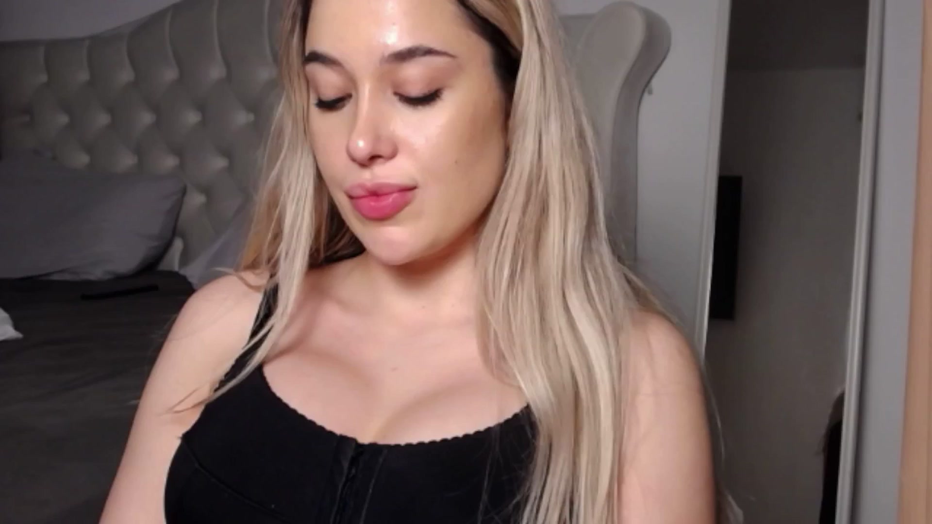 Gallery image thumbnail from LexxySelena's myfreecams stream on, 07/02/2025, 20:35 image 9 of 20