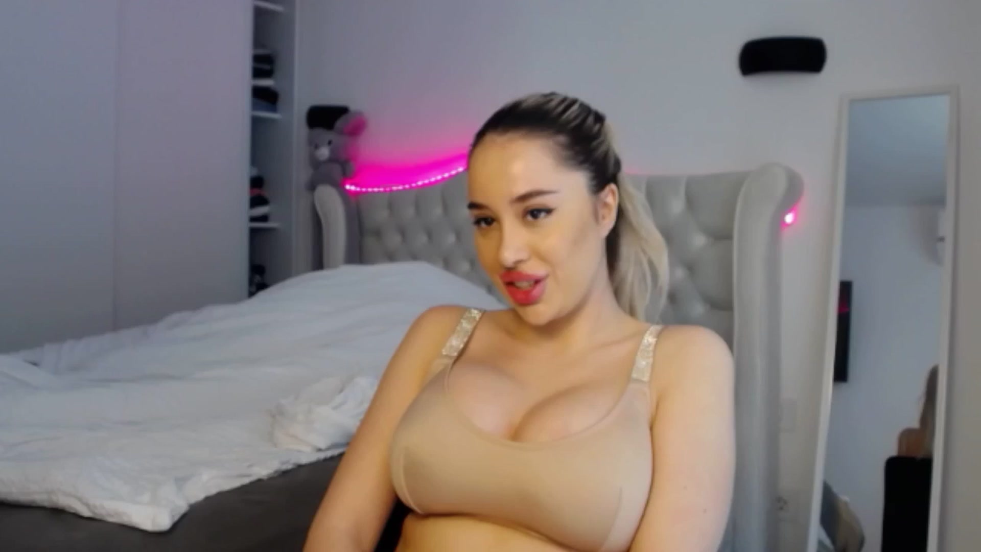 Gallery image thumbnail from LexxySelena's myfreecams stream on, 07/04/2025, 09:21 image 2 of 20