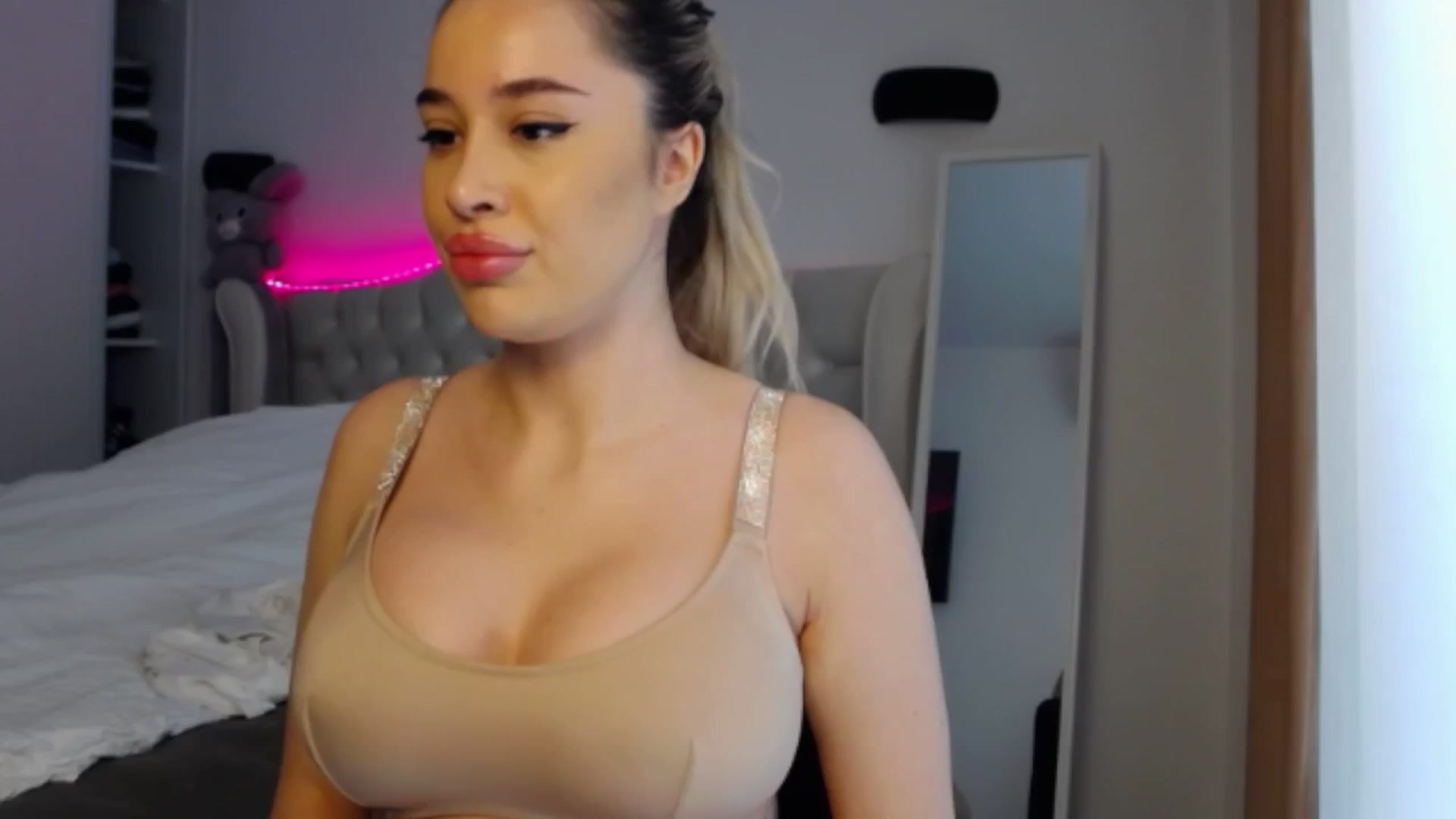 Gallery image thumbnail from LexxySelena's myfreecams stream on, 07/04/2025, 09:56 image 15 of 20