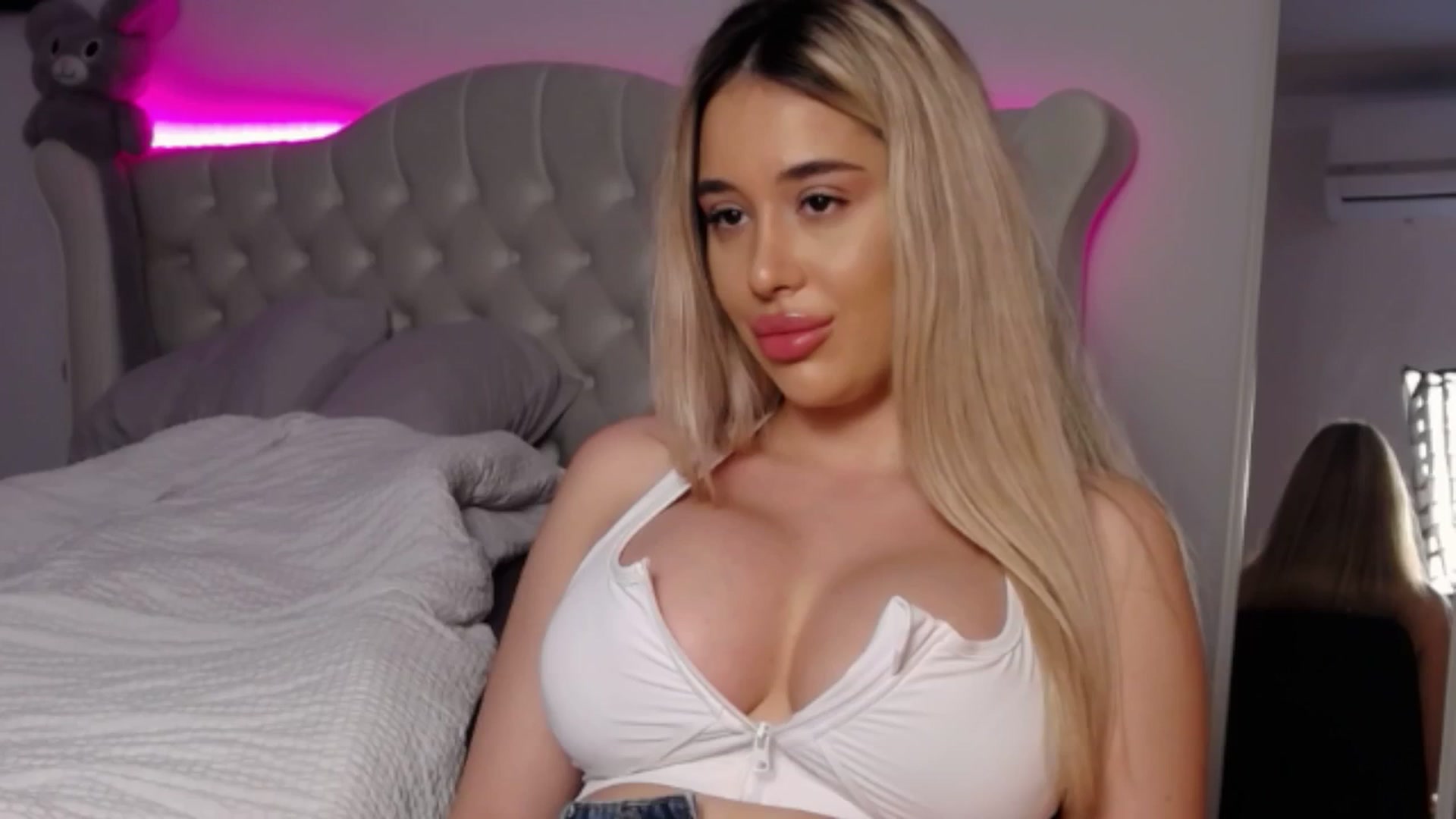 Gallery image thumbnail from LexxySelena's myfreecams stream on, 07/20/2025, 11:23 image 16 of 20