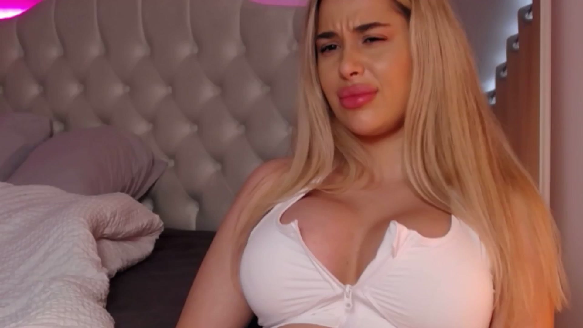 Gallery image thumbnail from LexxySelena's myfreecams stream on, 07/20/2025, 17:28 image 4 of 20