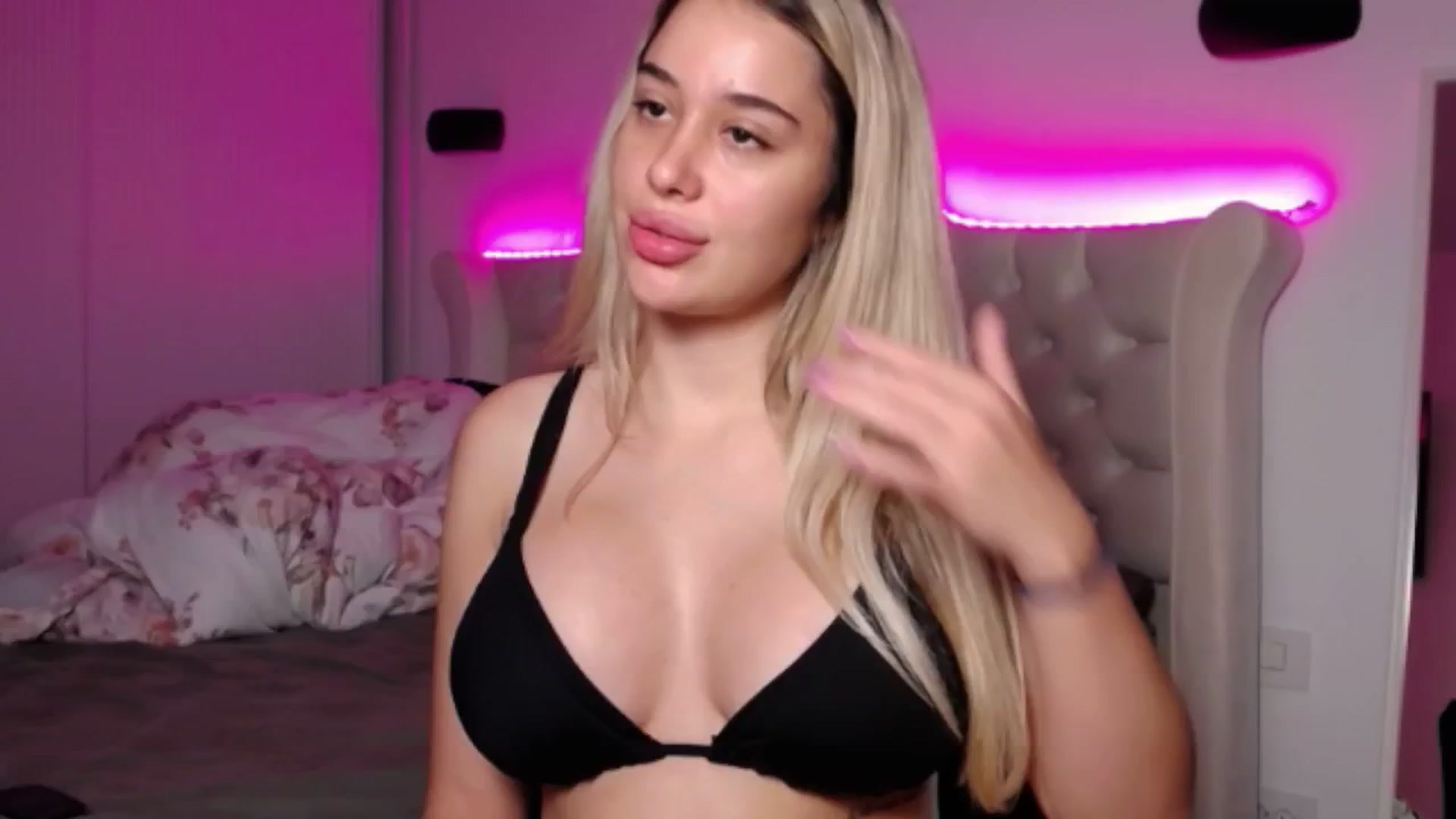 Gallery image thumbnail from LexxySelena's myfreecams stream on, 08/02/2025, 11:42 image 5 of 20