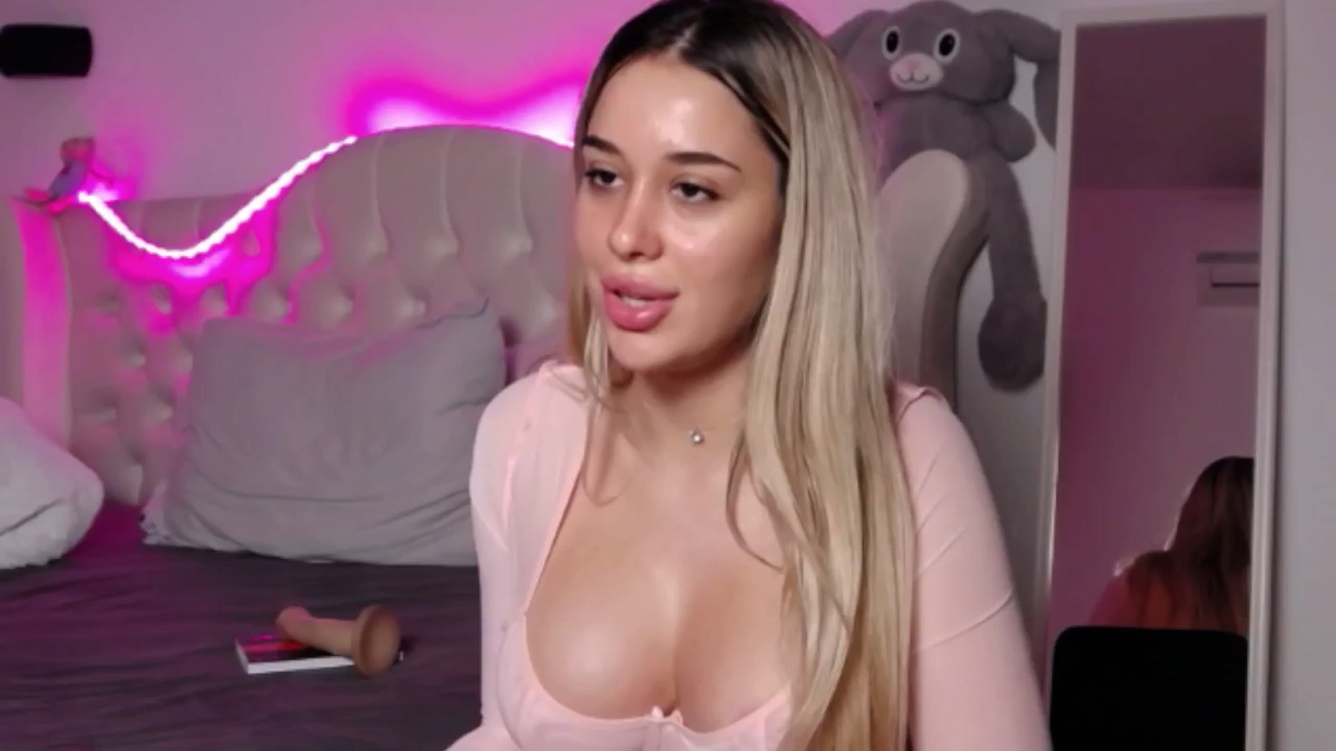 Gallery image thumbnail from LexxySelena's myfreecams stream on, 08/28/2025, 01:28 image 5 of 20