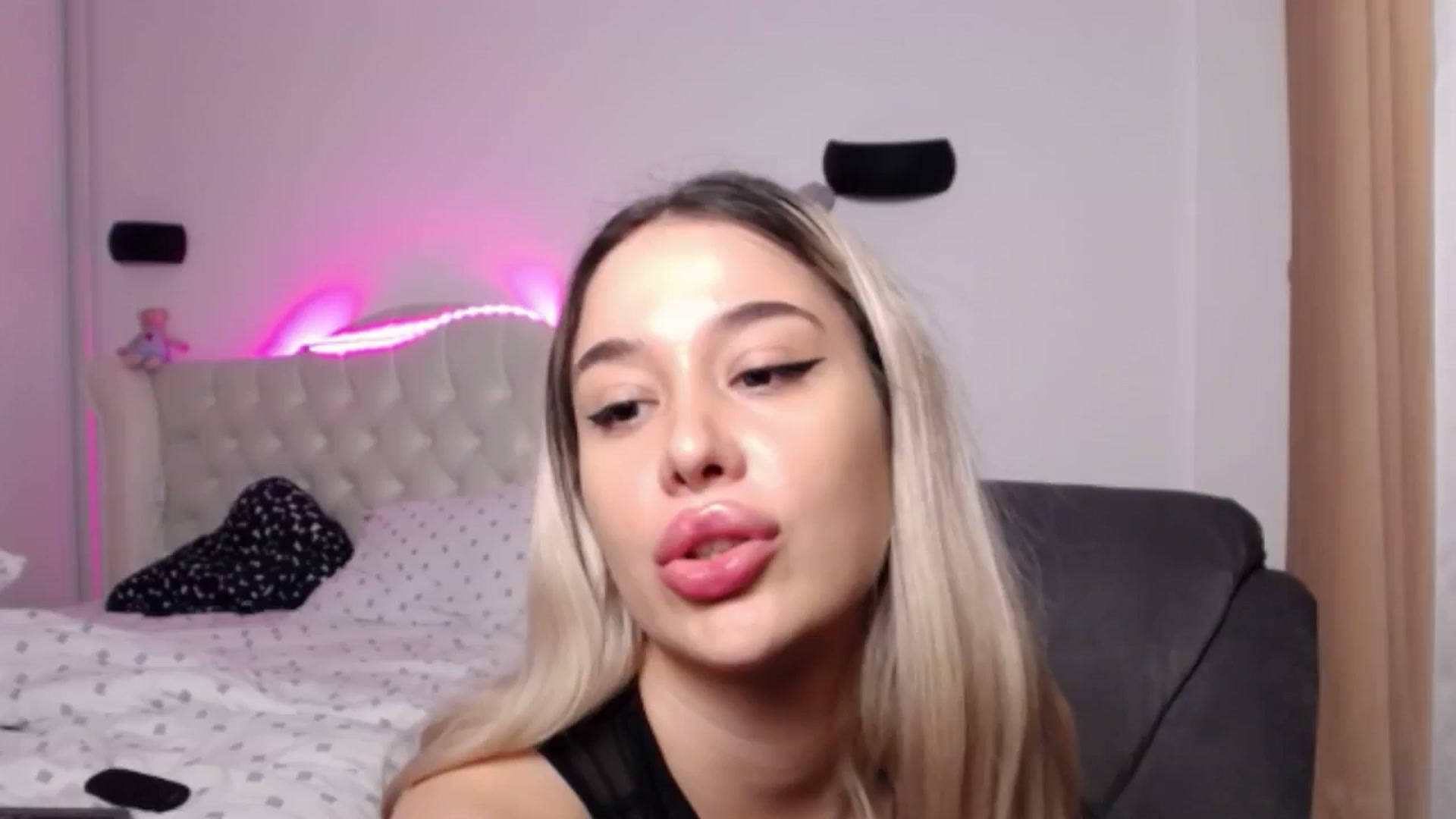 Gallery image thumbnail from LexxySelena's myfreecams stream on, 09/14/2025, 22:39 image 1 of 20