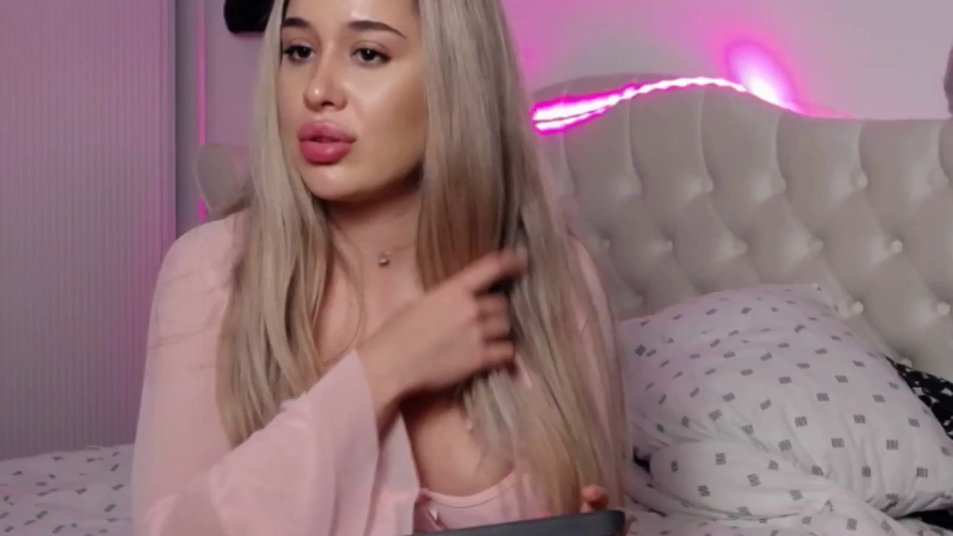 Gallery image thumbnail from LexxySelena's myfreecams stream on, 09/20/2025, 24:15 image 15 of 20
