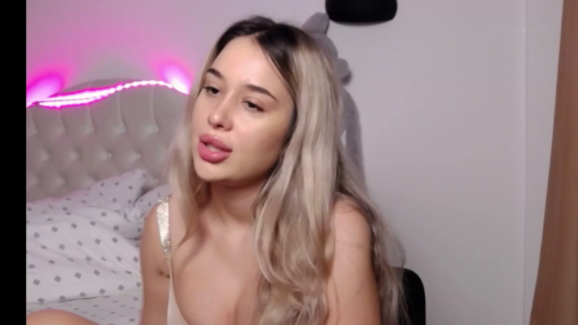 Gallery image thumbnail from LexxySelena's myfreecams stream on, 09/23/2025, 24:03 image 4 of 20