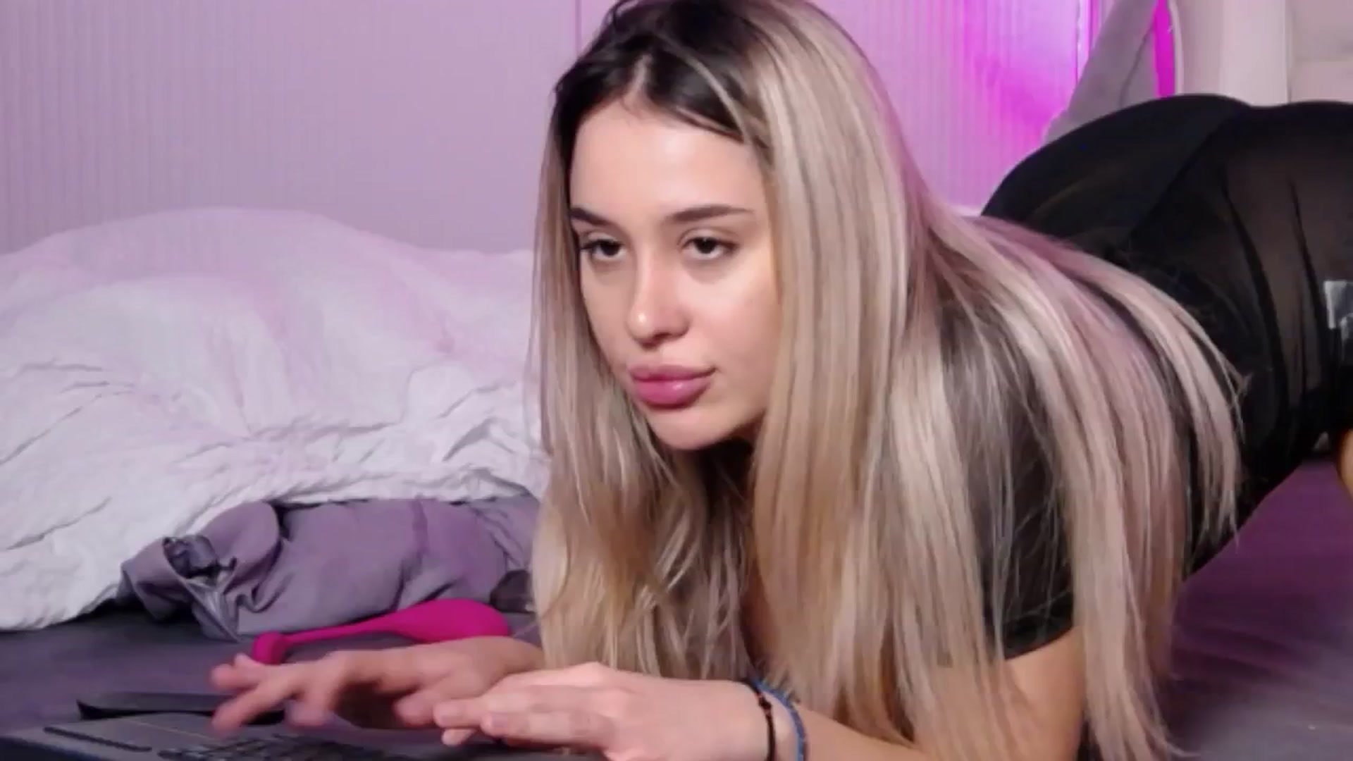 Gallery image thumbnail from LexxySelena's myfreecams stream on, 09/26/2025, 24:01 image 7 of 20