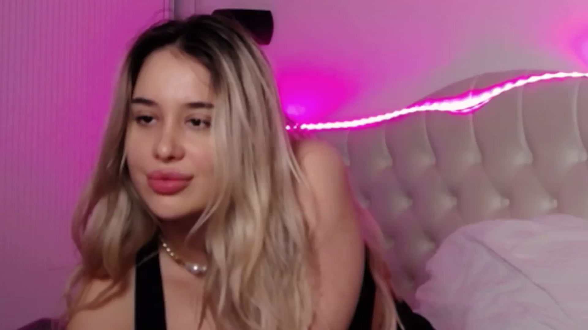 Gallery image thumbnail from LexxySelena's myfreecams stream on, 10/10/2025, 03:20 image 1 of 20