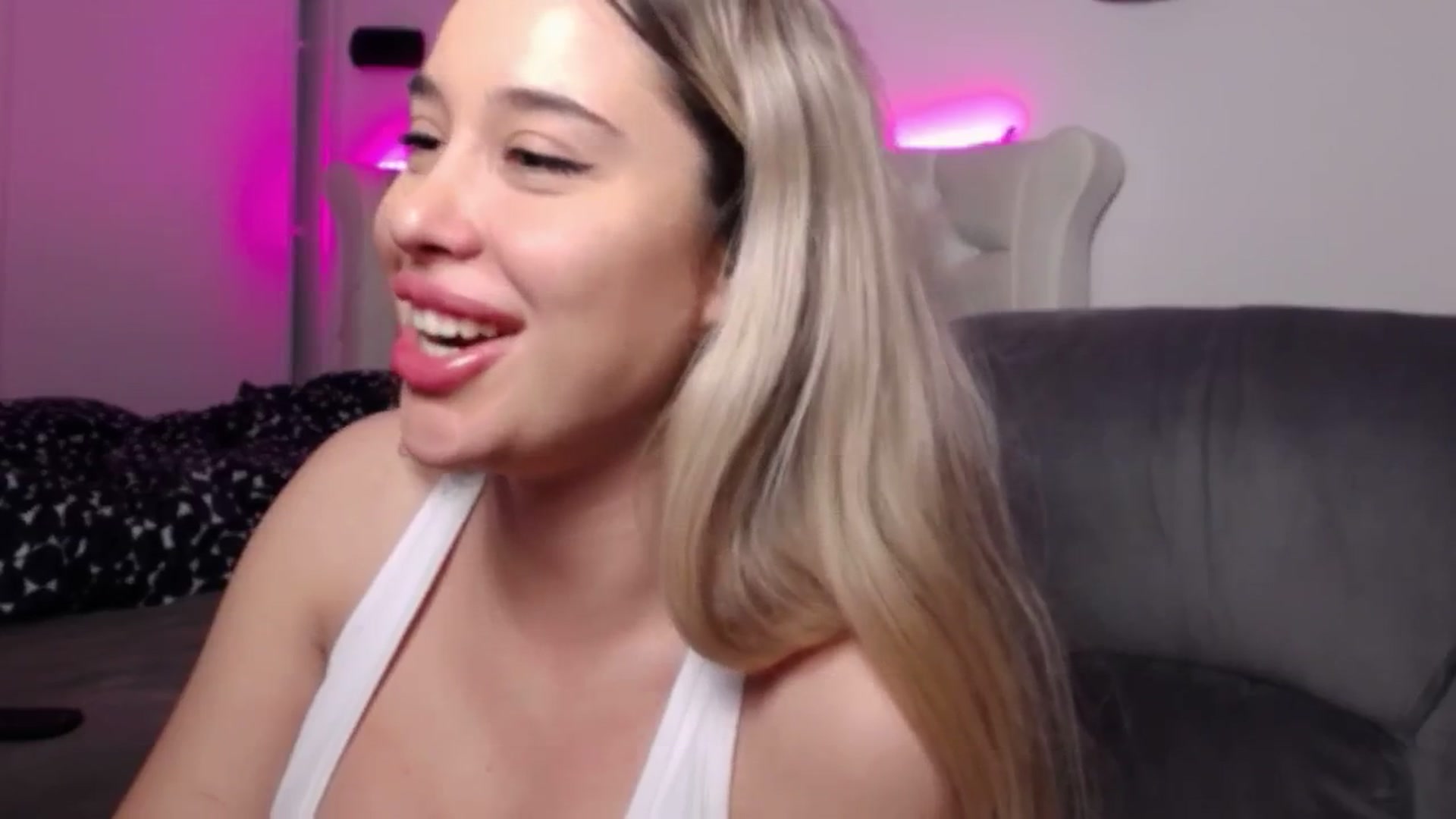 Gallery image thumbnail from LexxySelena's myfreecams stream on, 10/14/2025, 23:34 image 19 of 20
