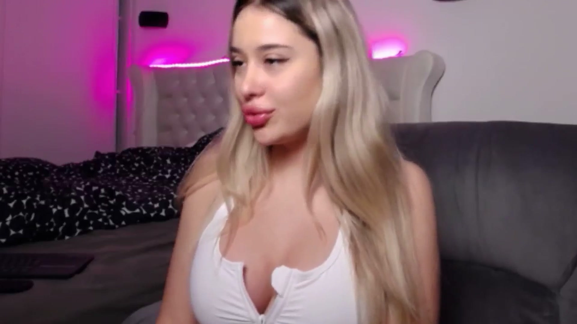 Gallery image thumbnail from LexxySelena's myfreecams stream on, 10/14/2025, 23:34 image 10 of 20