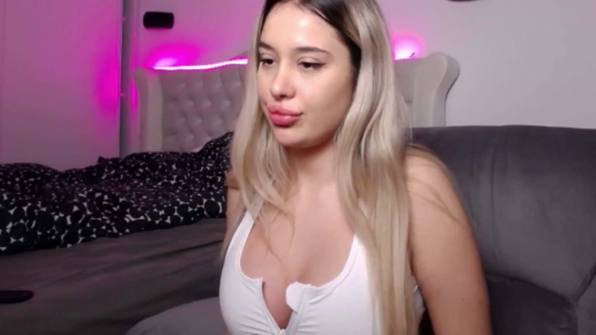 Gallery image thumbnail from LexxySelena's myfreecams stream on, 10/14/2025, 23:34 image 6 of 20