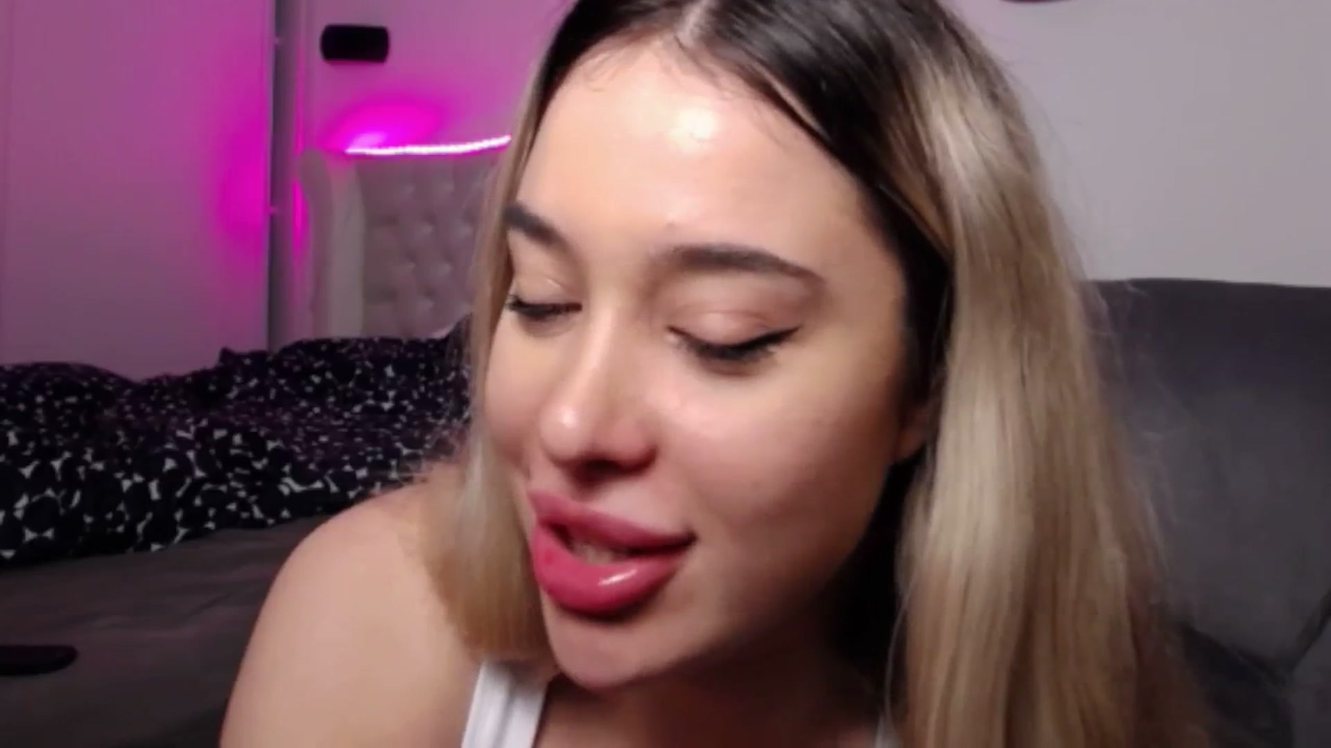 Gallery image thumbnail from LexxySelena's myfreecams stream on, 10/14/2025, 23:34 image 17 of 20