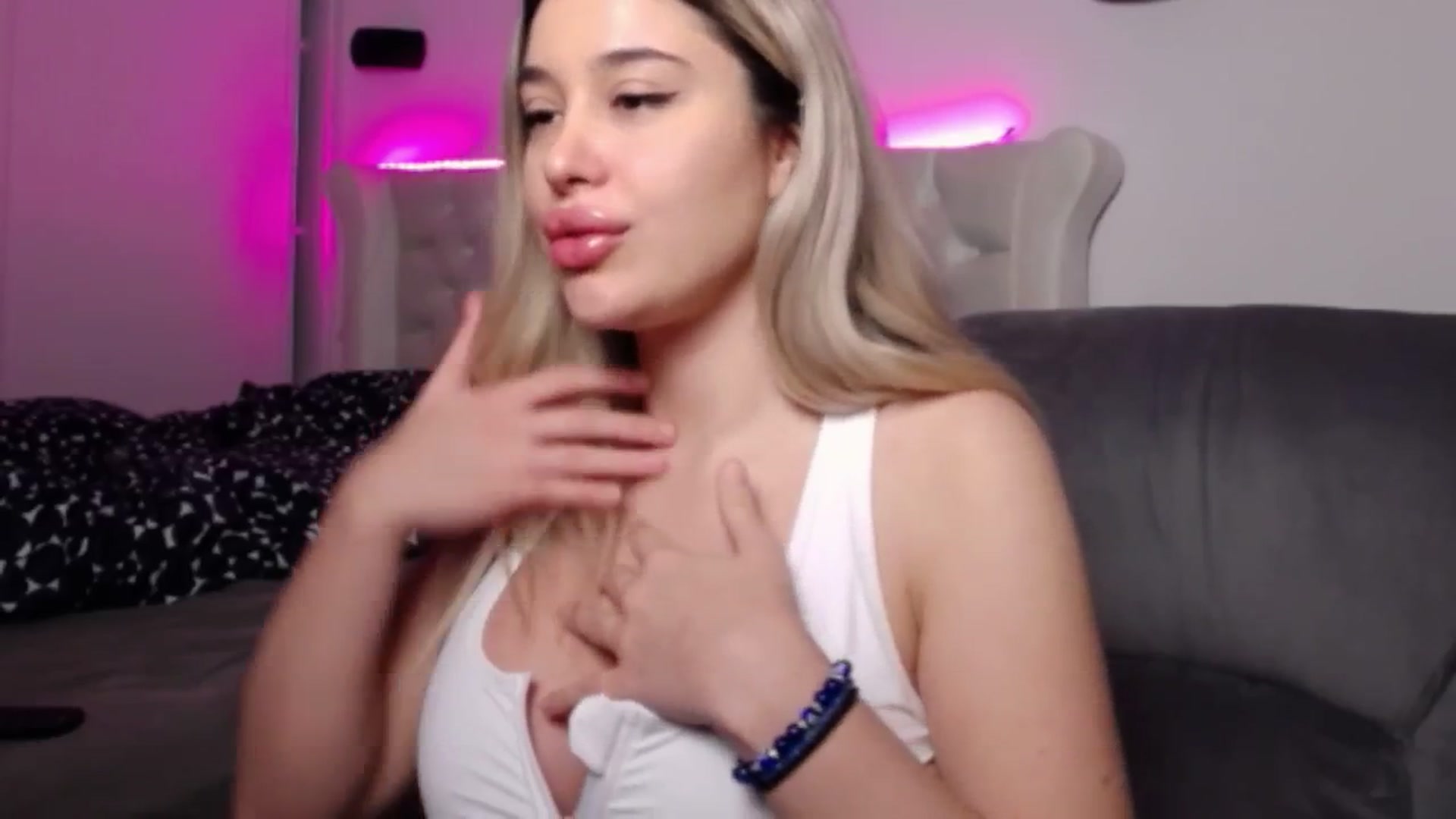 Gallery image thumbnail from LexxySelena's myfreecams stream on, 10/14/2025, 23:34 image 12 of 20