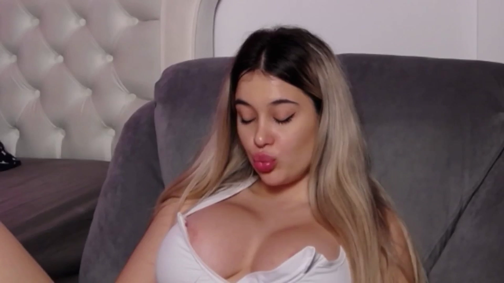 Gallery image thumbnail from LexxySelena's myfreecams stream on, 10/15/2025, 01:22 image 19 of 20