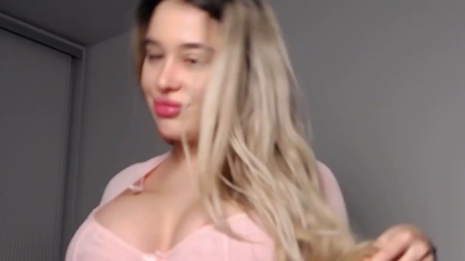 Gallery image thumbnail from LexxySelena's myfreecams stream on, 10/20/2025, 01:31 image 2 of 20
