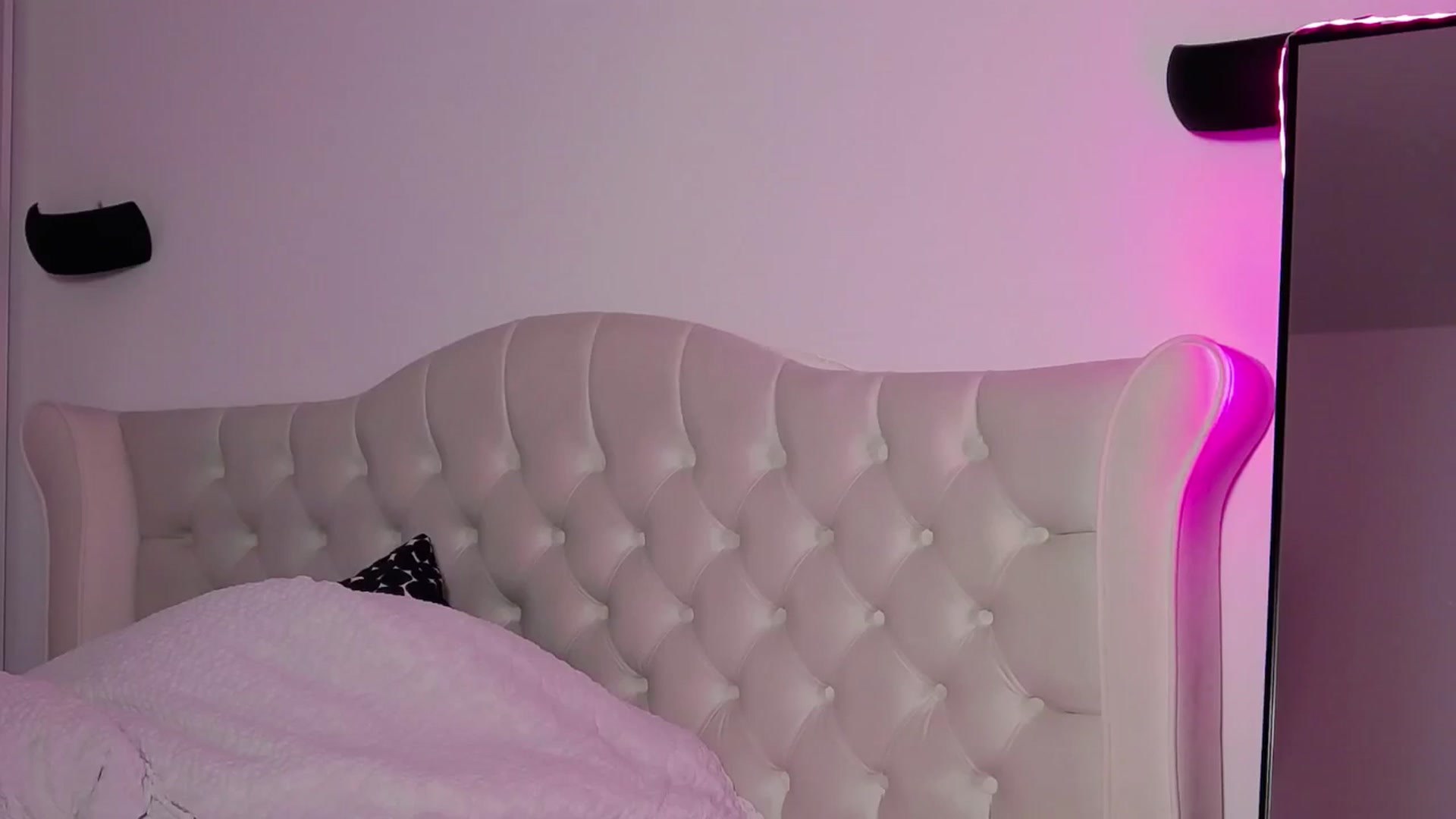 Gallery image thumbnail from LexxySelena's myfreecams stream on, 12/19/2025, 01:54 image 16 of 20