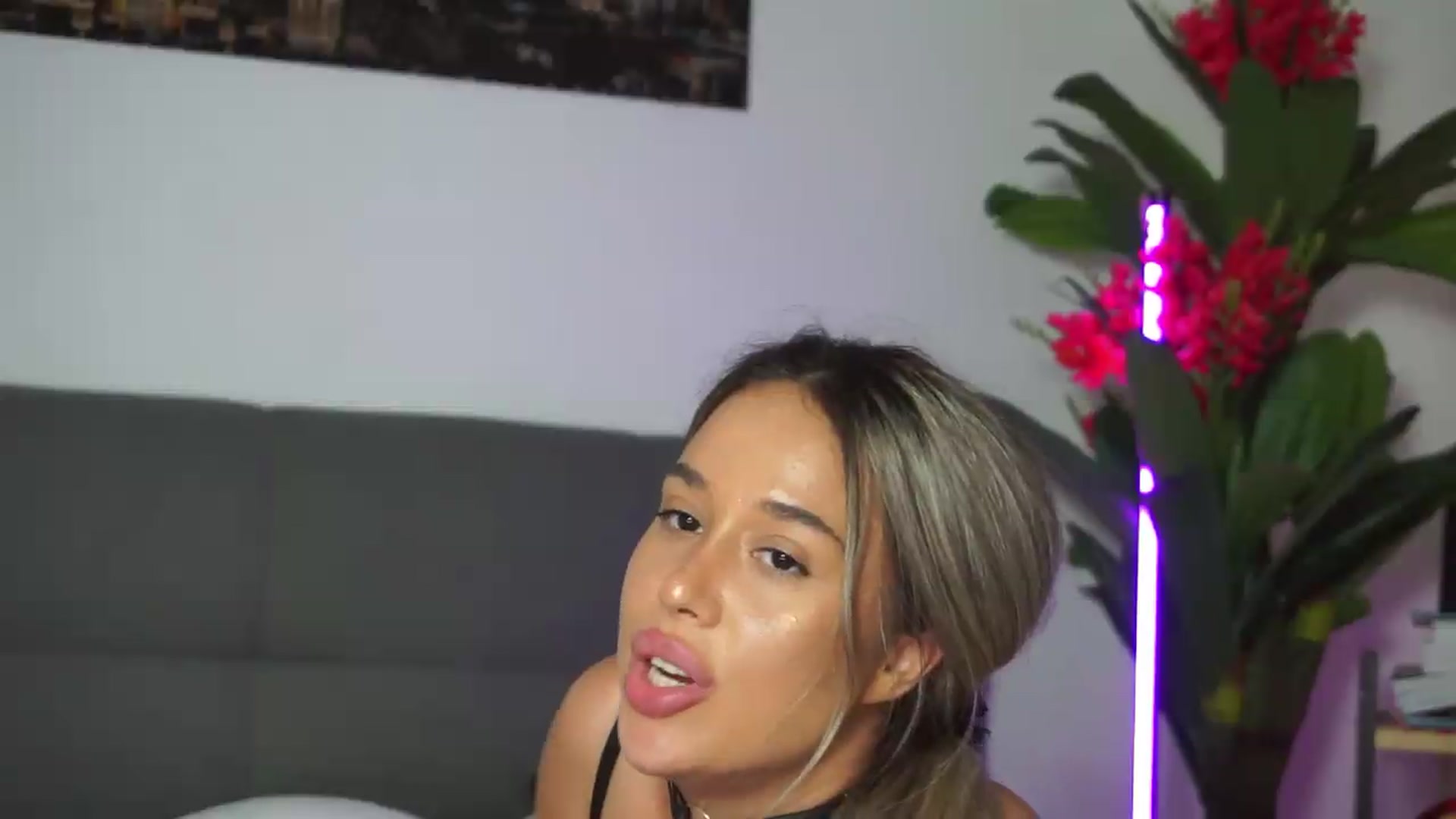 Gallery image thumbnail from LexxySelena's myfreecams stream on, 08/04/2026, 23:37 image 4 of 20
