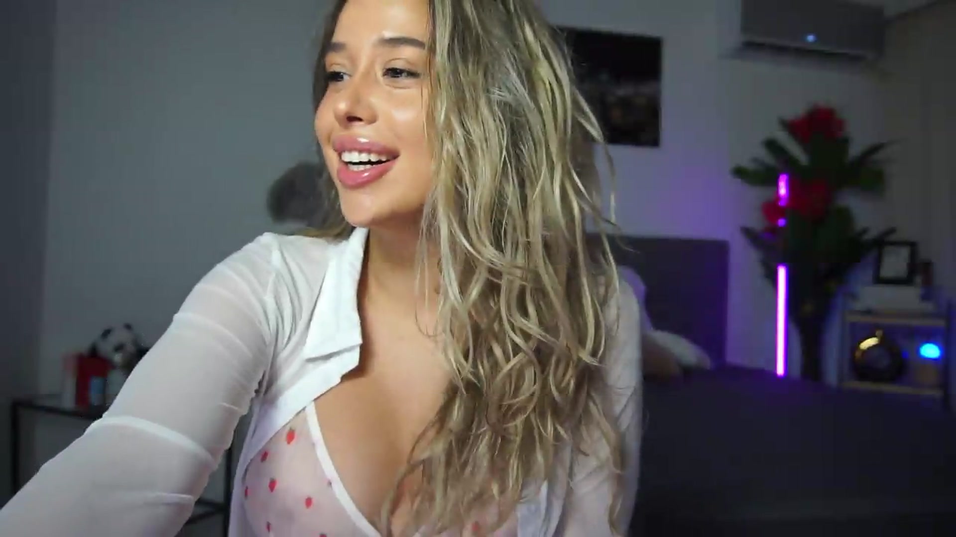 Gallery image thumbnail from LexxySelena's myfreecams stream on, 08/09/2026, 15:29 image 10 of 20