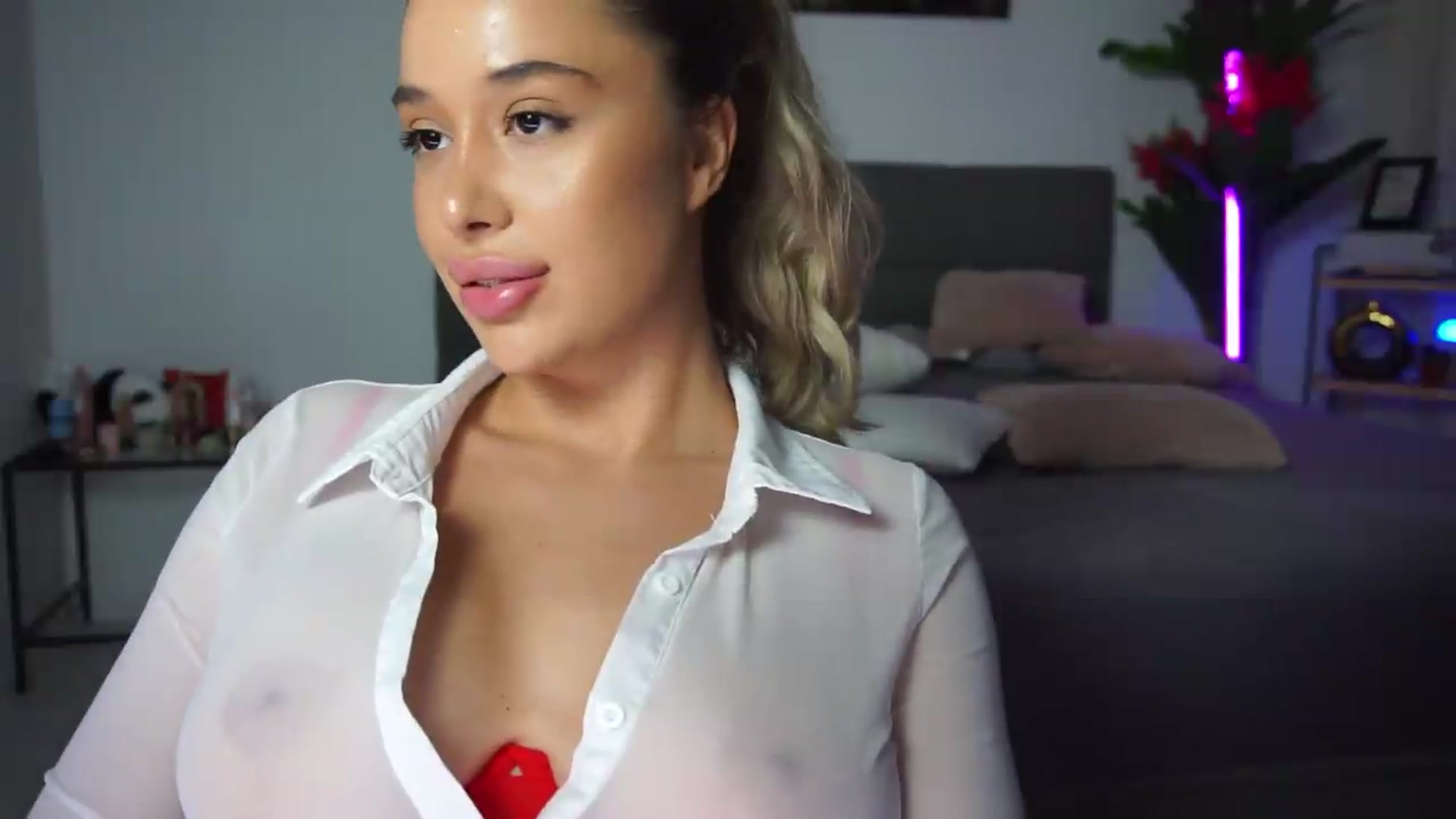 Gallery image thumbnail from LexxySelena's myfreecams stream on, 08/16/2026, 20:57 image 14 of 20