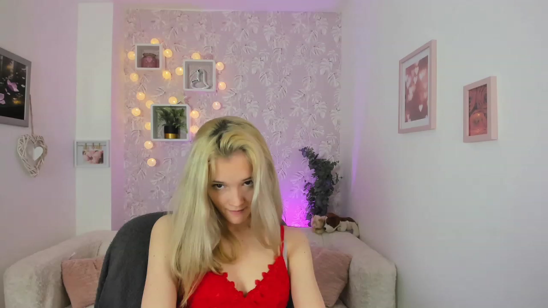 Gallery image thumbnail from Lexy_Belle18's myfreecams stream on, 05/15/2023, 10:05 image 3 of 20