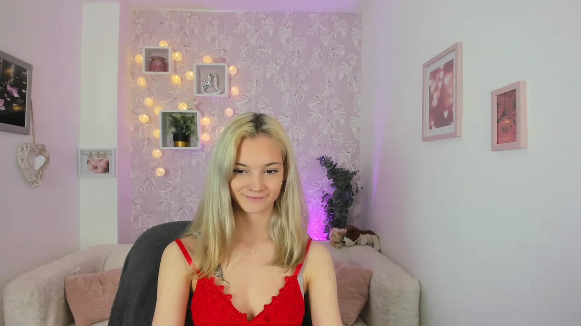 Gallery image thumbnail from Lexy_Belle18's myfreecams stream on, 05/15/2023, 10:05 image 8 of 20
