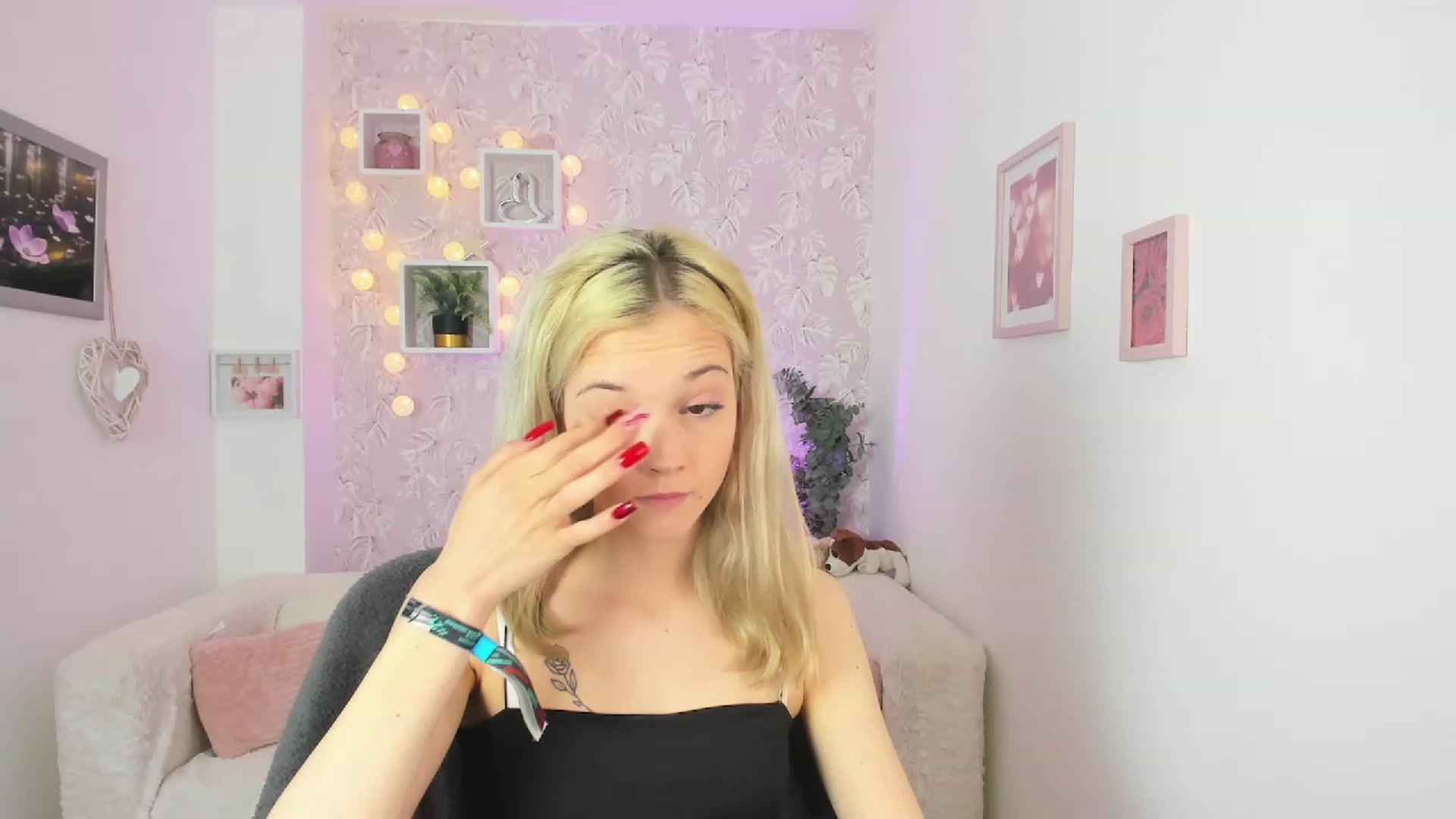Gallery image thumbnail from Lexy_Belle18's myfreecams stream on, 05/16/2023, 10:17 image 5 of 20